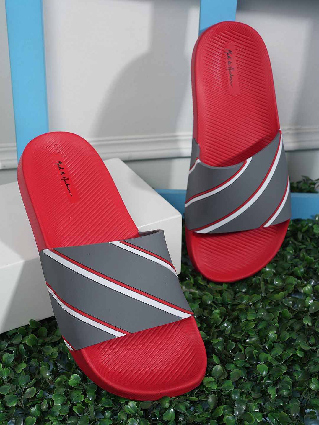 

Mast & Harbour Men Red Striped Rubber Sliders