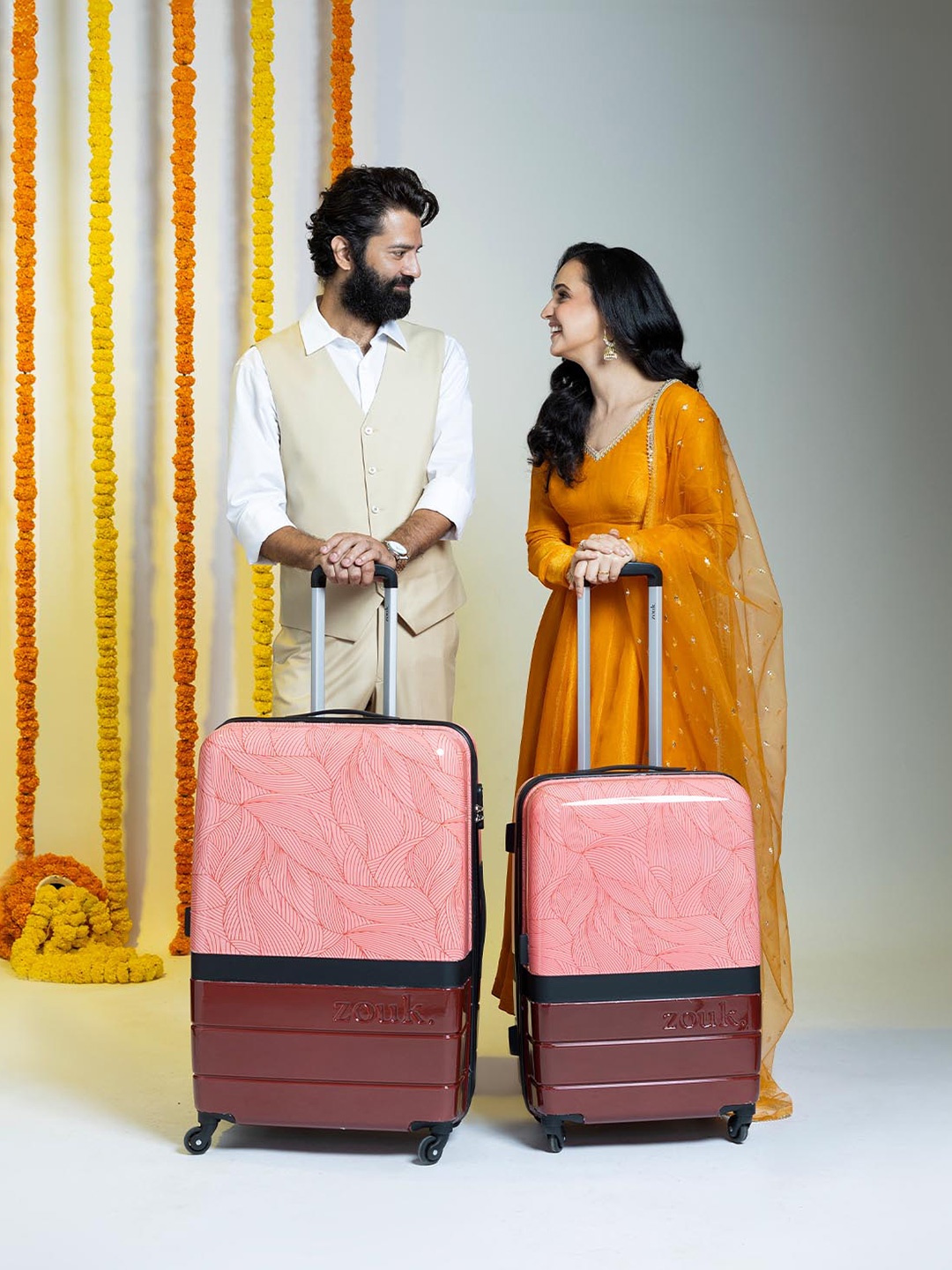 

ZOUK Unisex Set of 2 Andaman Crest Raahi Medium & Large Trolley Bags, Red