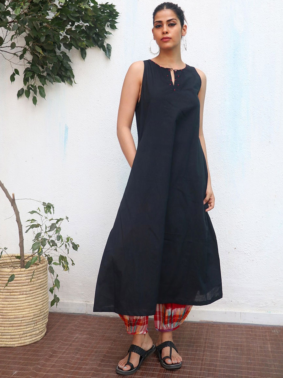 

Chidiyaa Baani Keyhole Neck Pure Cotton Khadi A-Line Kurta, Black