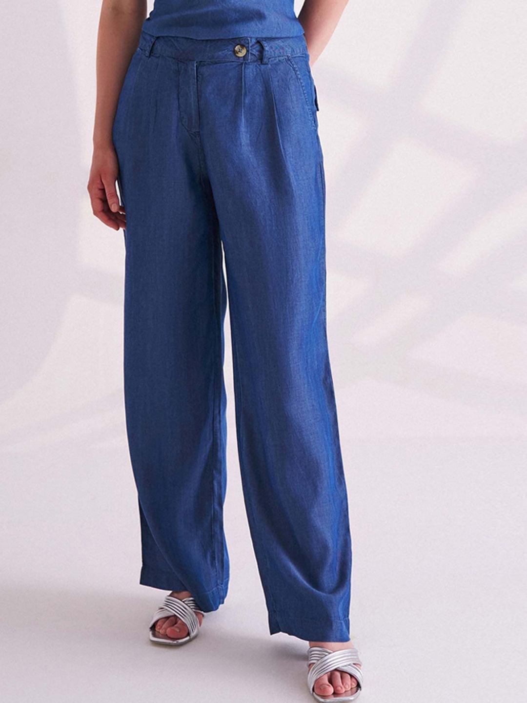 

B.Copenhagen Women Solid Printed Relaxed Mid-Rise Pleated Parallel Trousers, Blue