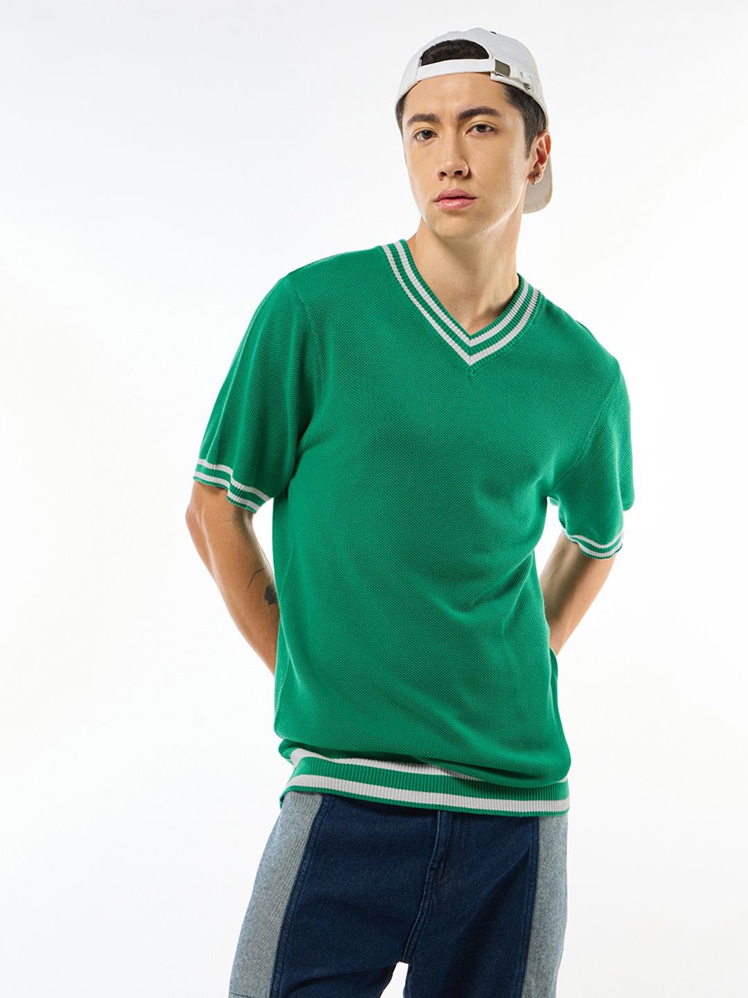 

Bewakoof Pure Cotton V-Neck Solid T-shirt, Green
