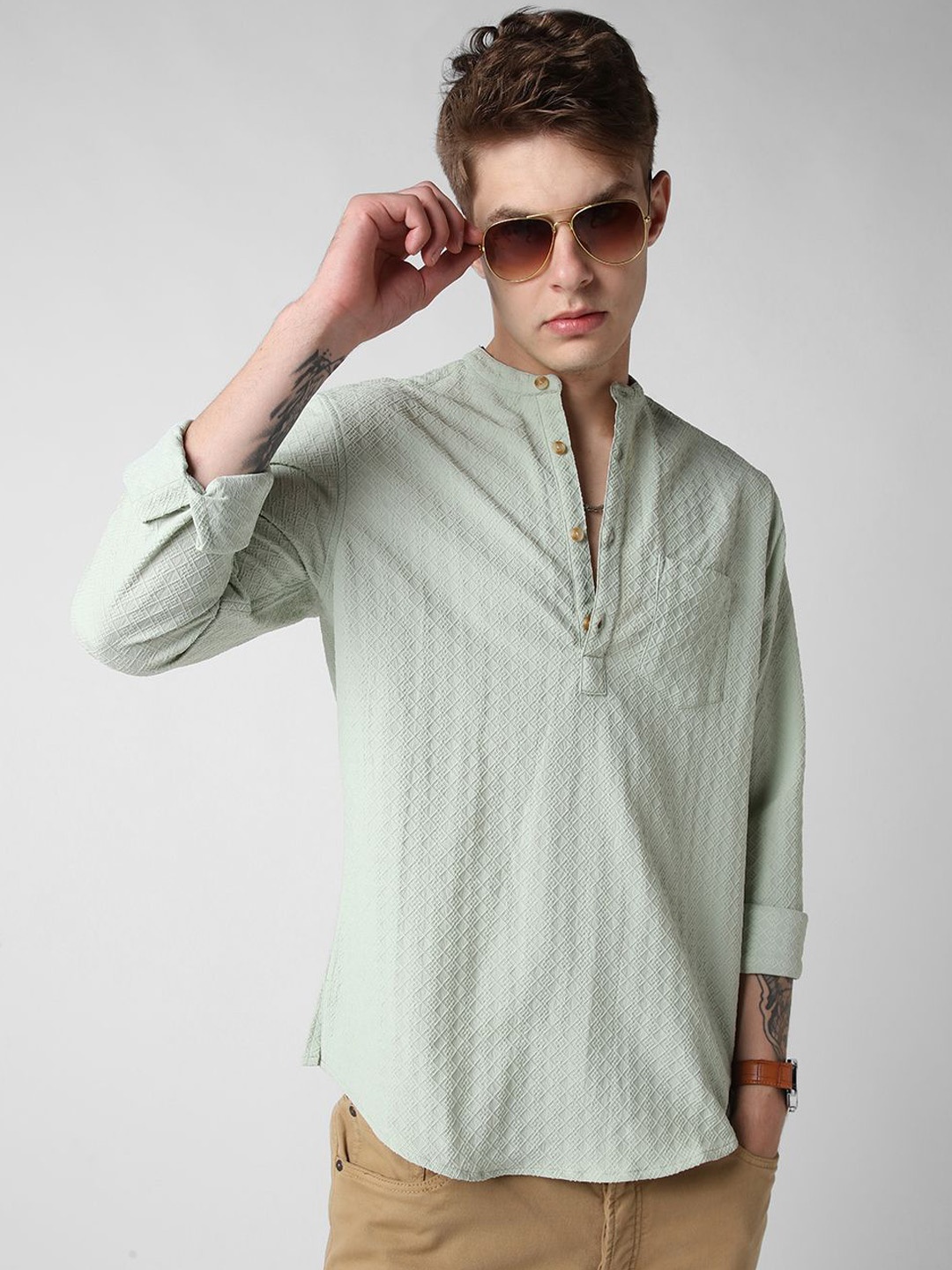 

VASTRADO Woven Design Mandarin Collar Cuffed Sleeves Kurta, Green