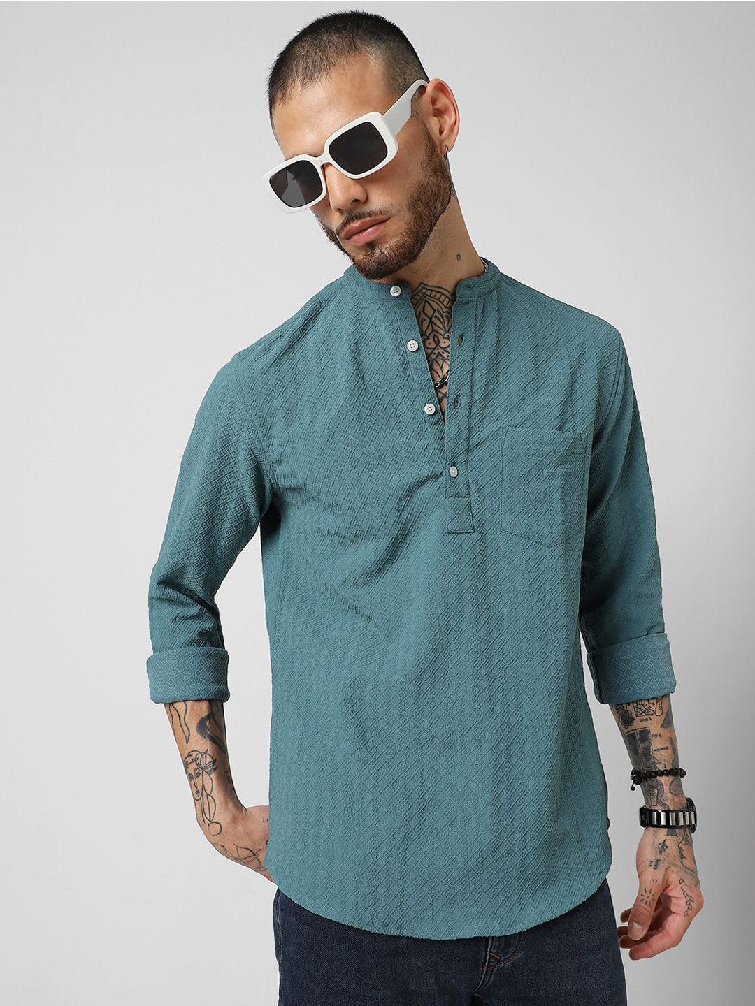 

VASTRADO Woven Design Mandarin Collar Cuffed Sleeves Kurta, Blue