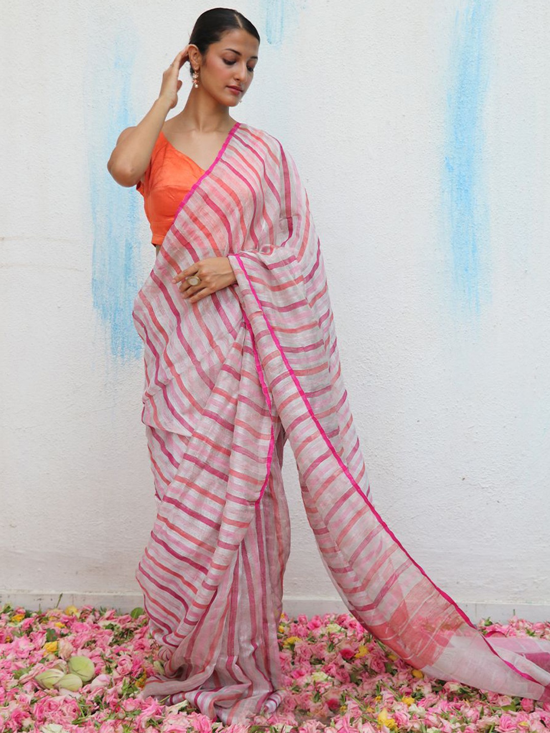 

Chidiyaa Striped Pattern Saree With Blouse, White