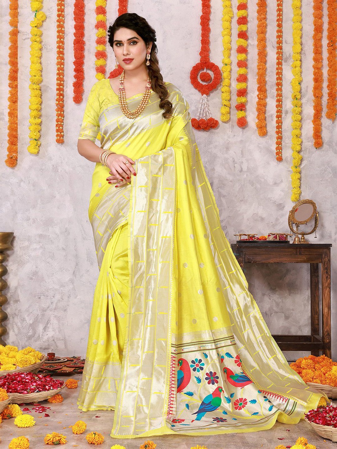

PHORIA STYLE Woven Design Zari Banarasi Saree, Yellow