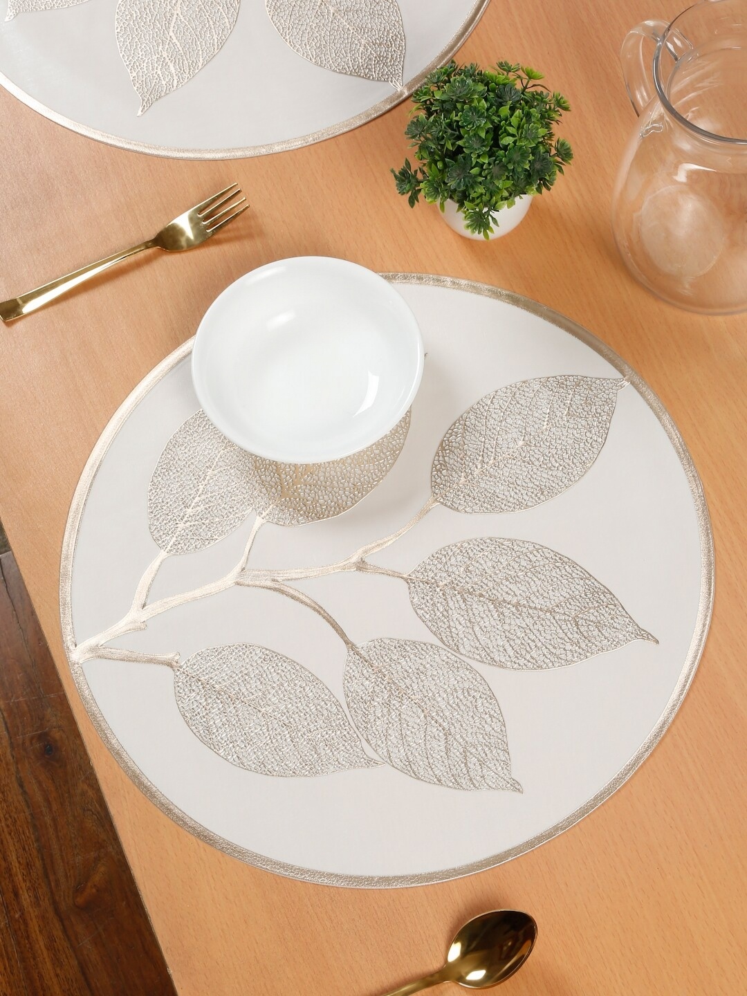 

HOSTA HOMES White & Gold Toned 6 Pieces Textured Table Placemats