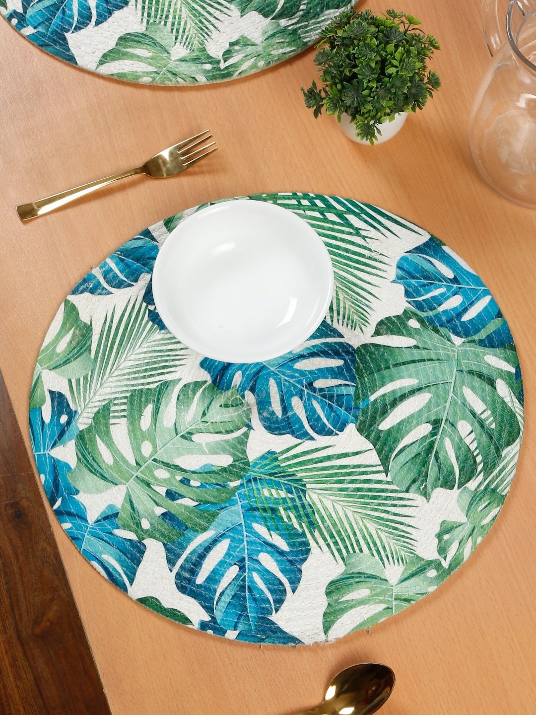 

HOSTA HOMES White & Green Textured Cotton Table Placemats