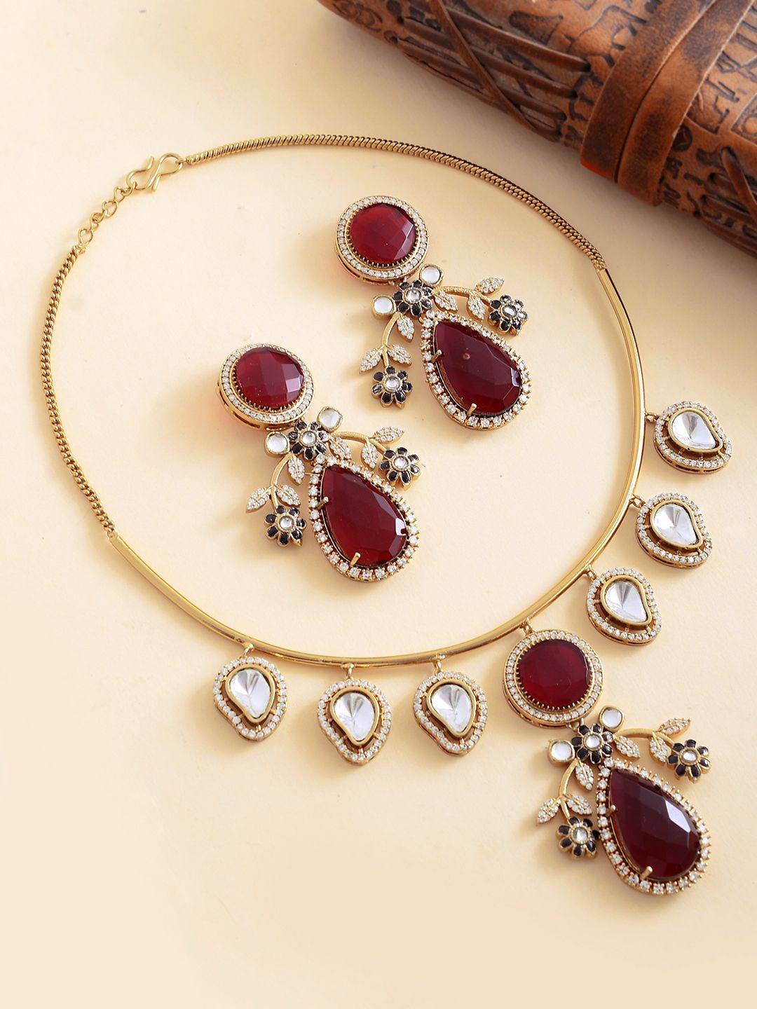 

Voylla Gold Plated Kundan Stone Studded Jewellery Set