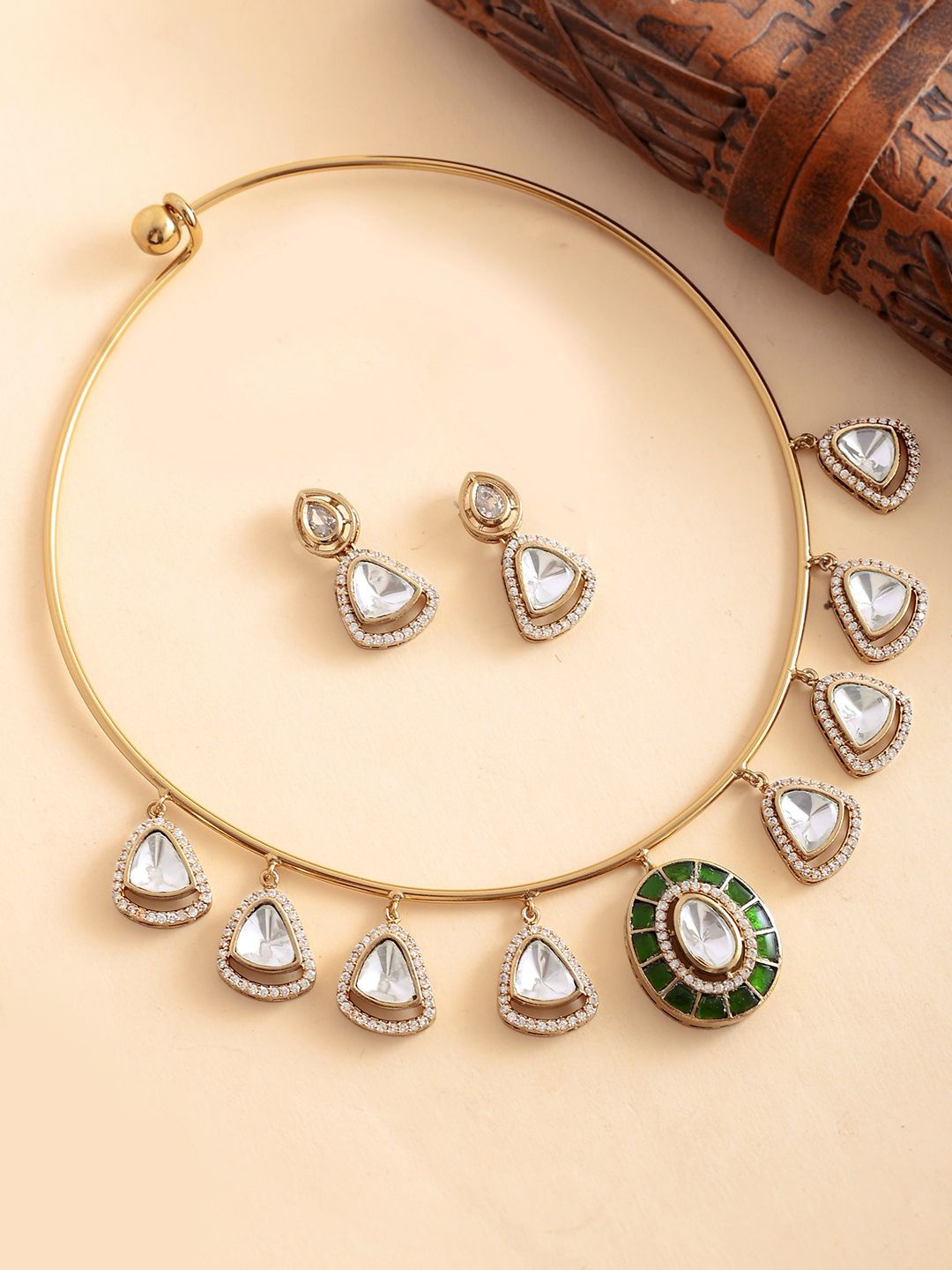 

Voylla Gold Plated Kundan Stone Studded Jewellery Set