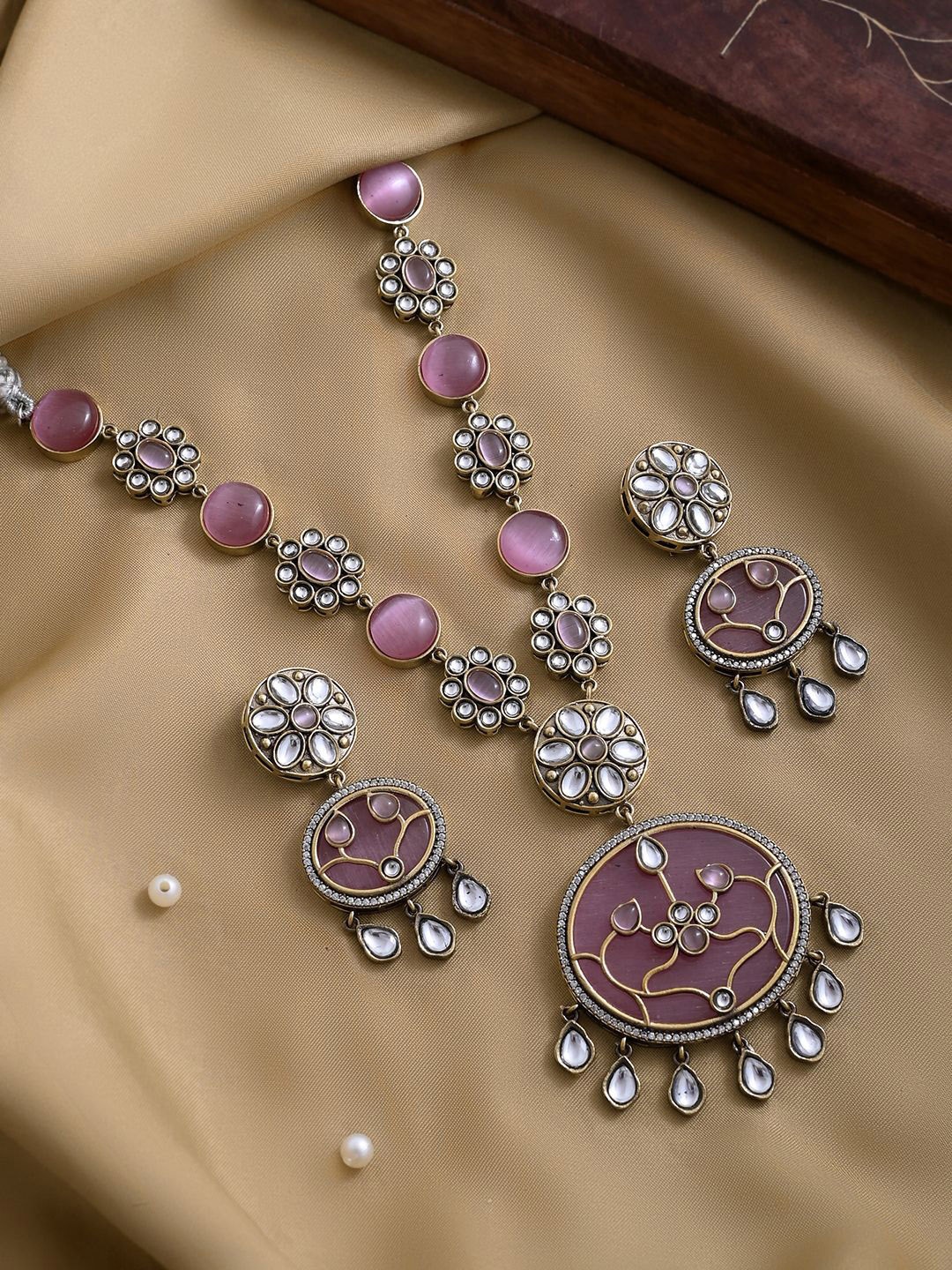 

Voylla Gold Plated Kundan Studded Jewellery Set