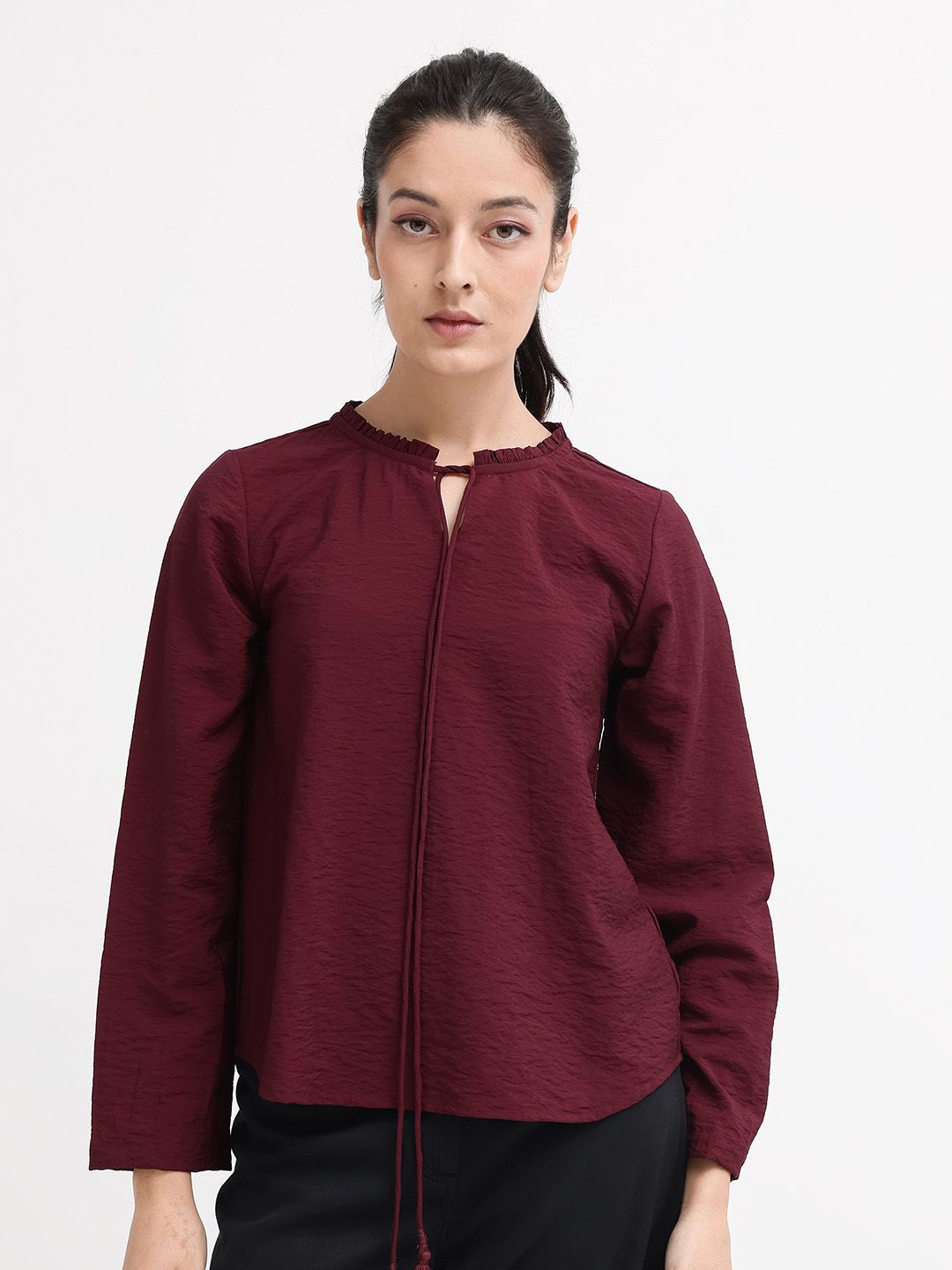 

RAREISM Solid Tie-Up Neck Top, Maroon