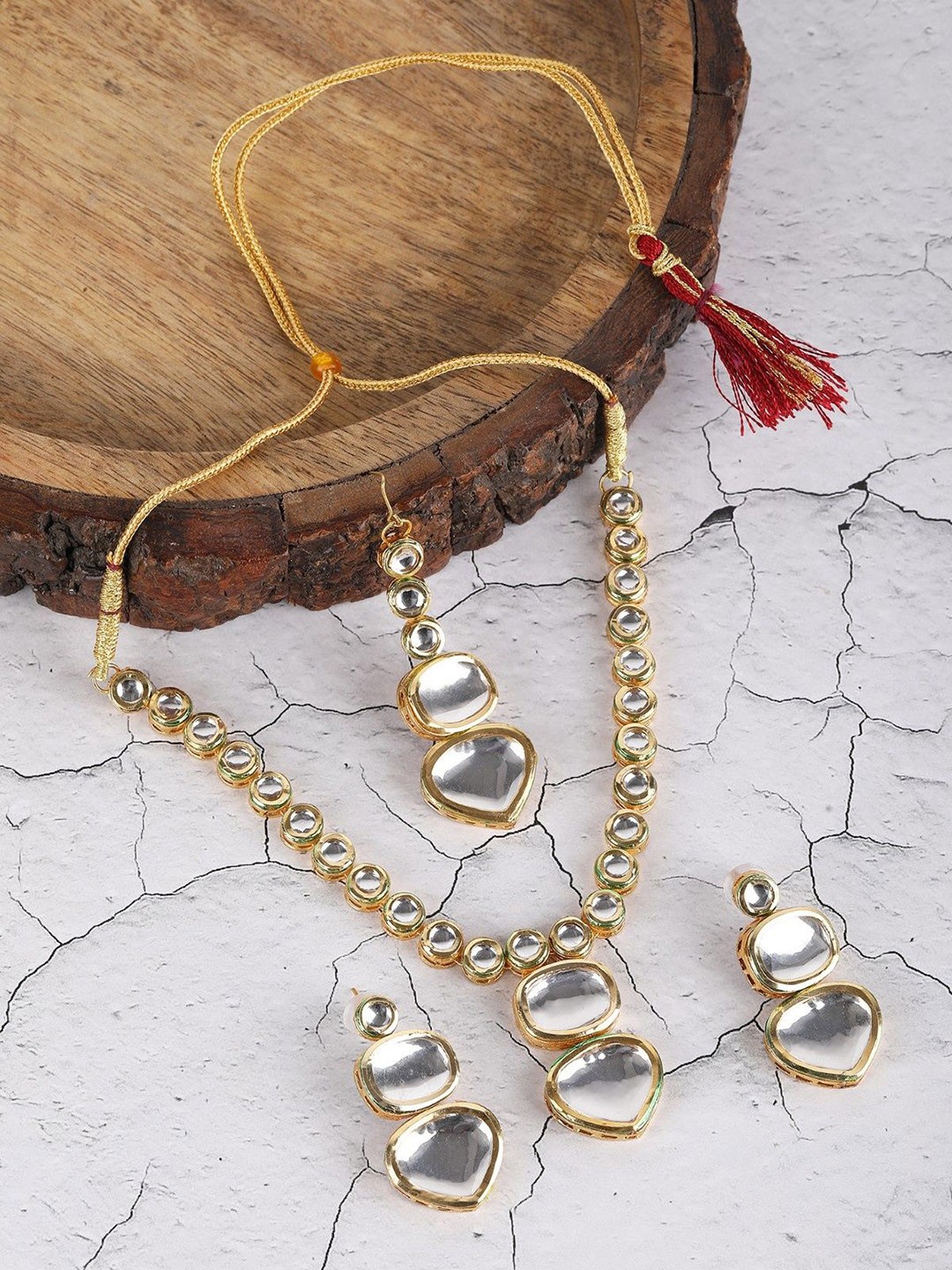 

Anouk Gold-Plated Kundan-Studded Jewellery Set