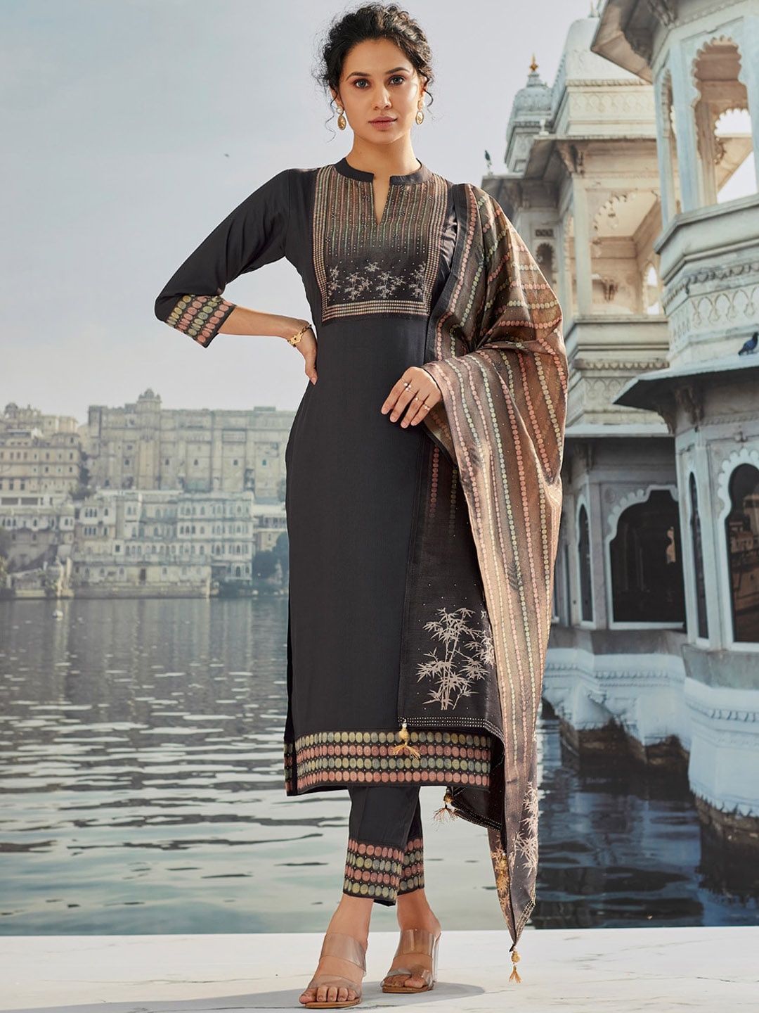 

WOMEN PLUS Ethnic Motifs Printed Regular Kurta With Trousers & Dupatta, Charcoal