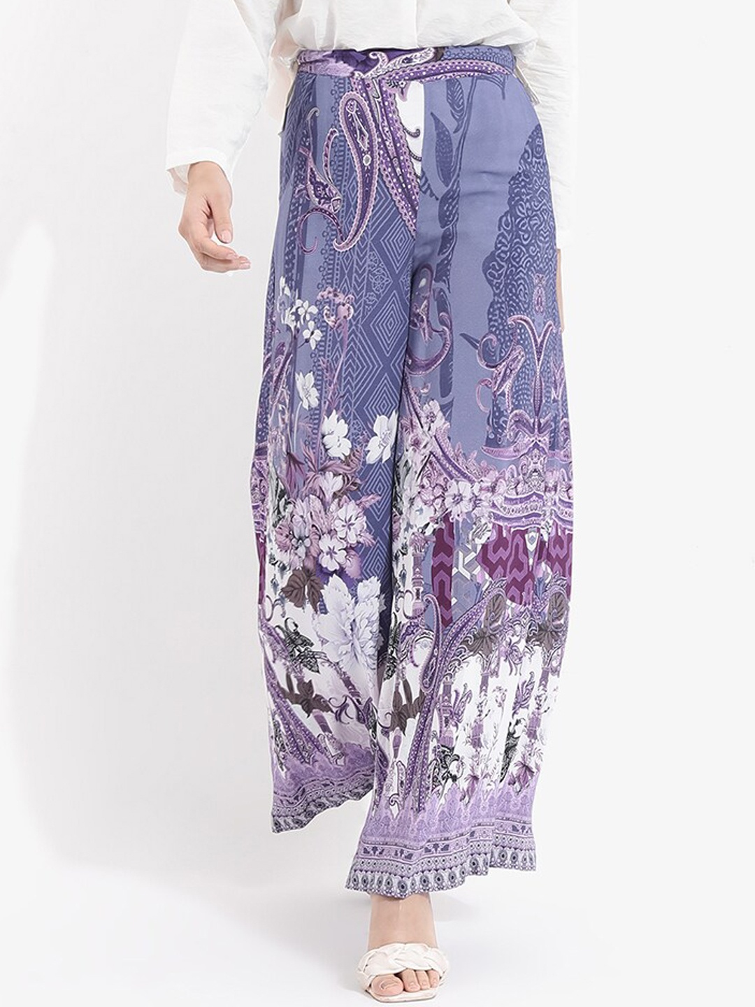

RAREISM Women Floral Printed Flared Mid-Rise Parallel Trousers, Purple