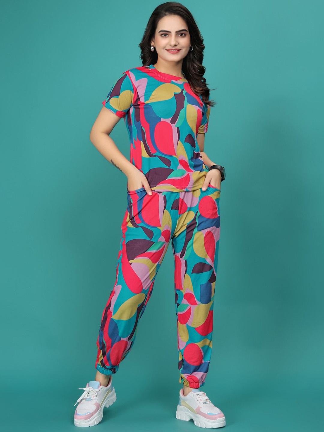 

SAKARMAA Women Colorblocked Tshirt & Joggers Tracksuit, Multi
