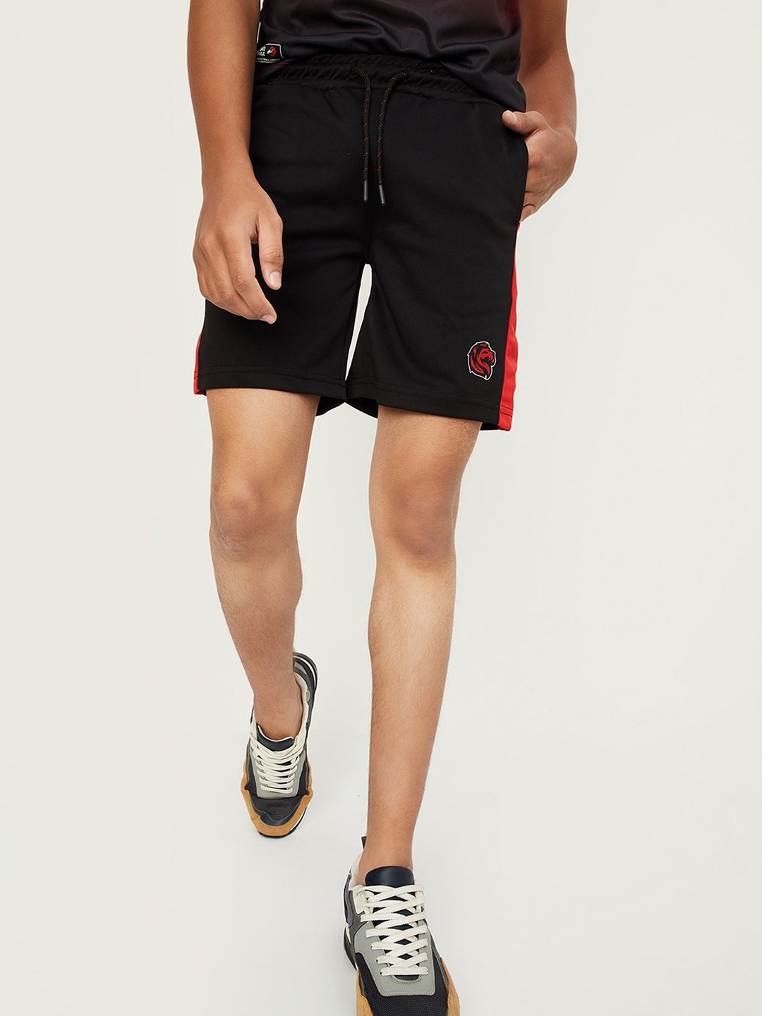 

max Boys Mid Rise Sports Shorts, Black