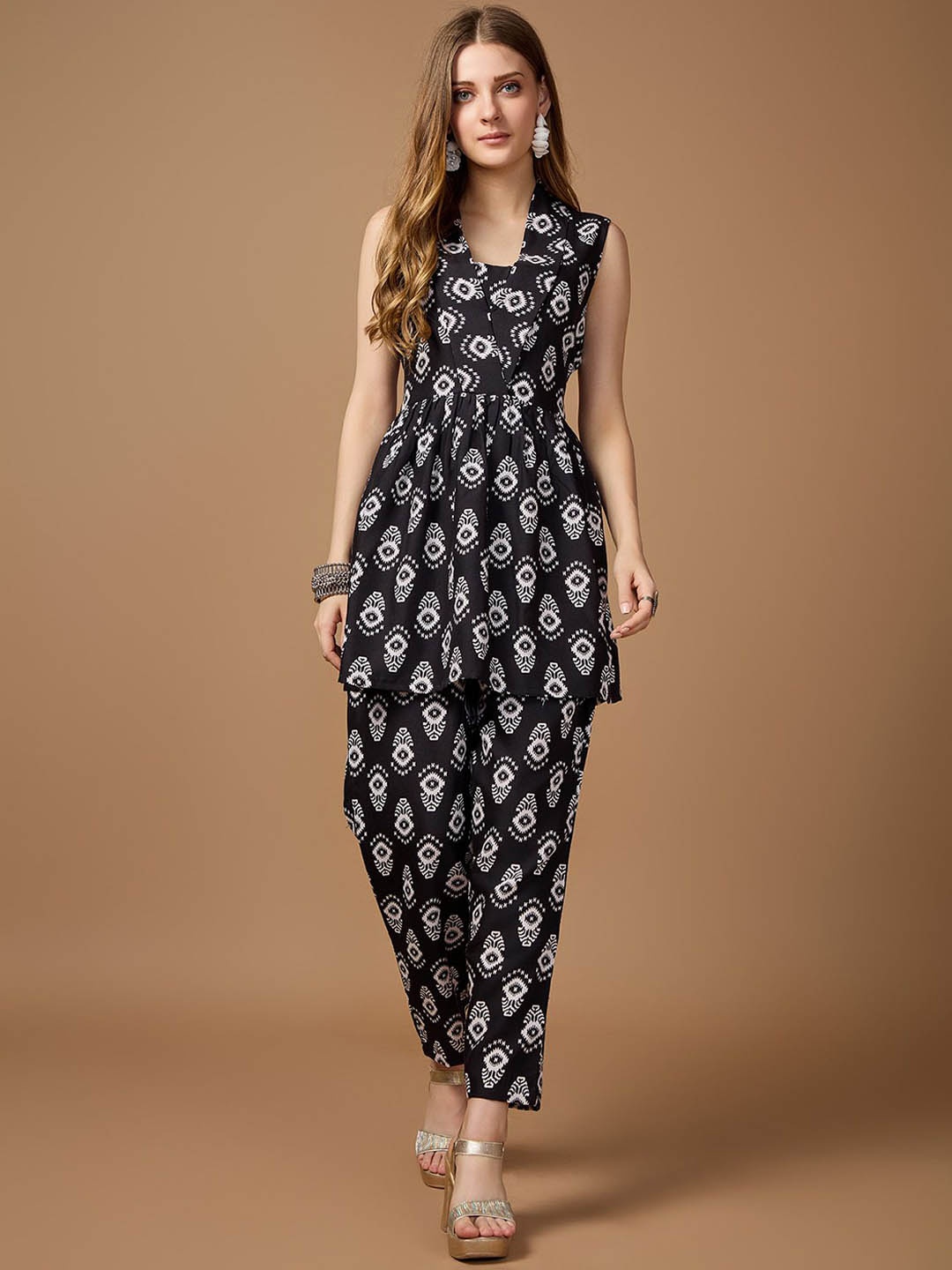 

GORGONE Ikat Printed V-Neck Top With Trouser, Black