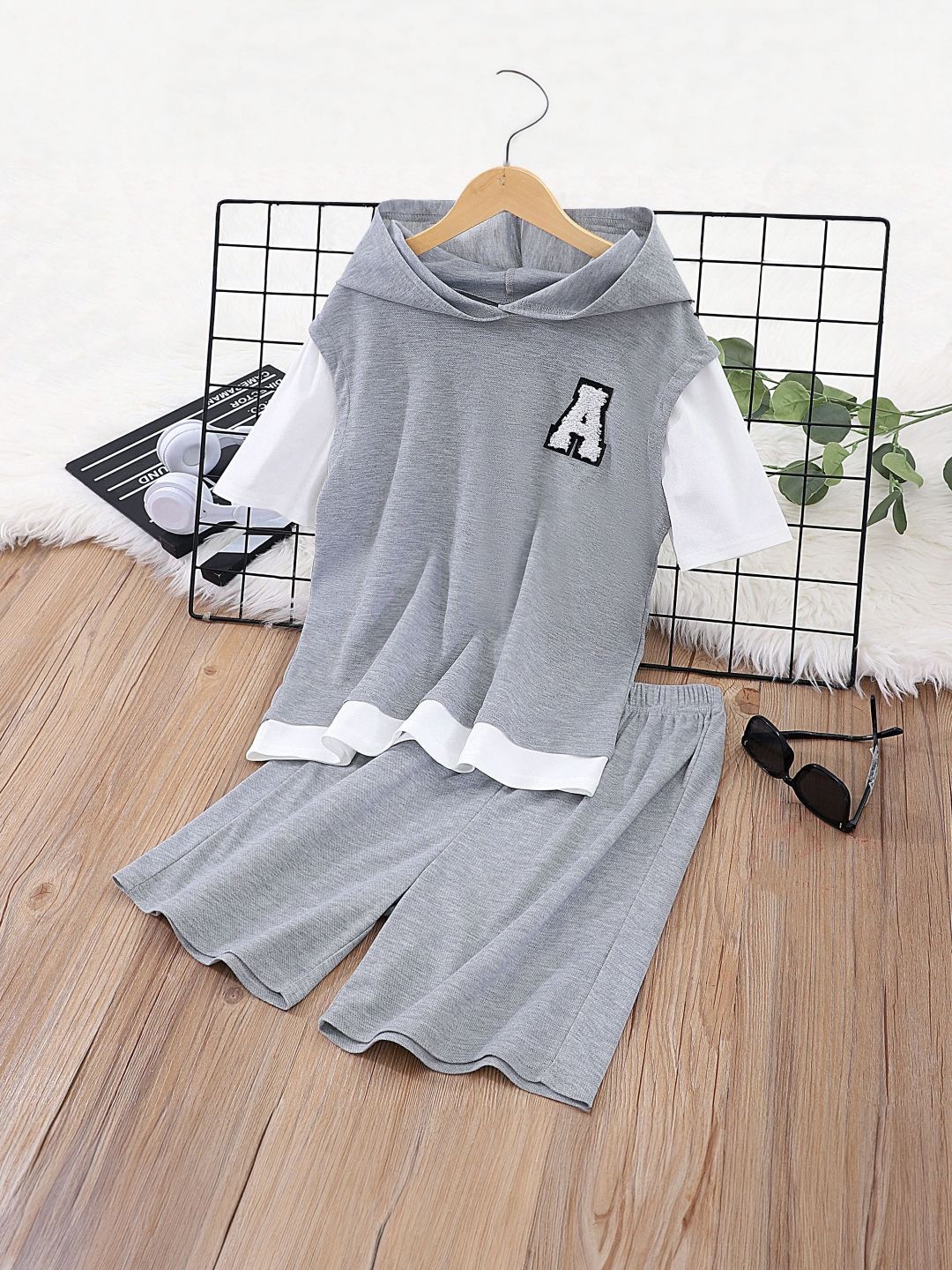 

StyleCast Girls Grey & White Hooded Top with Shorts