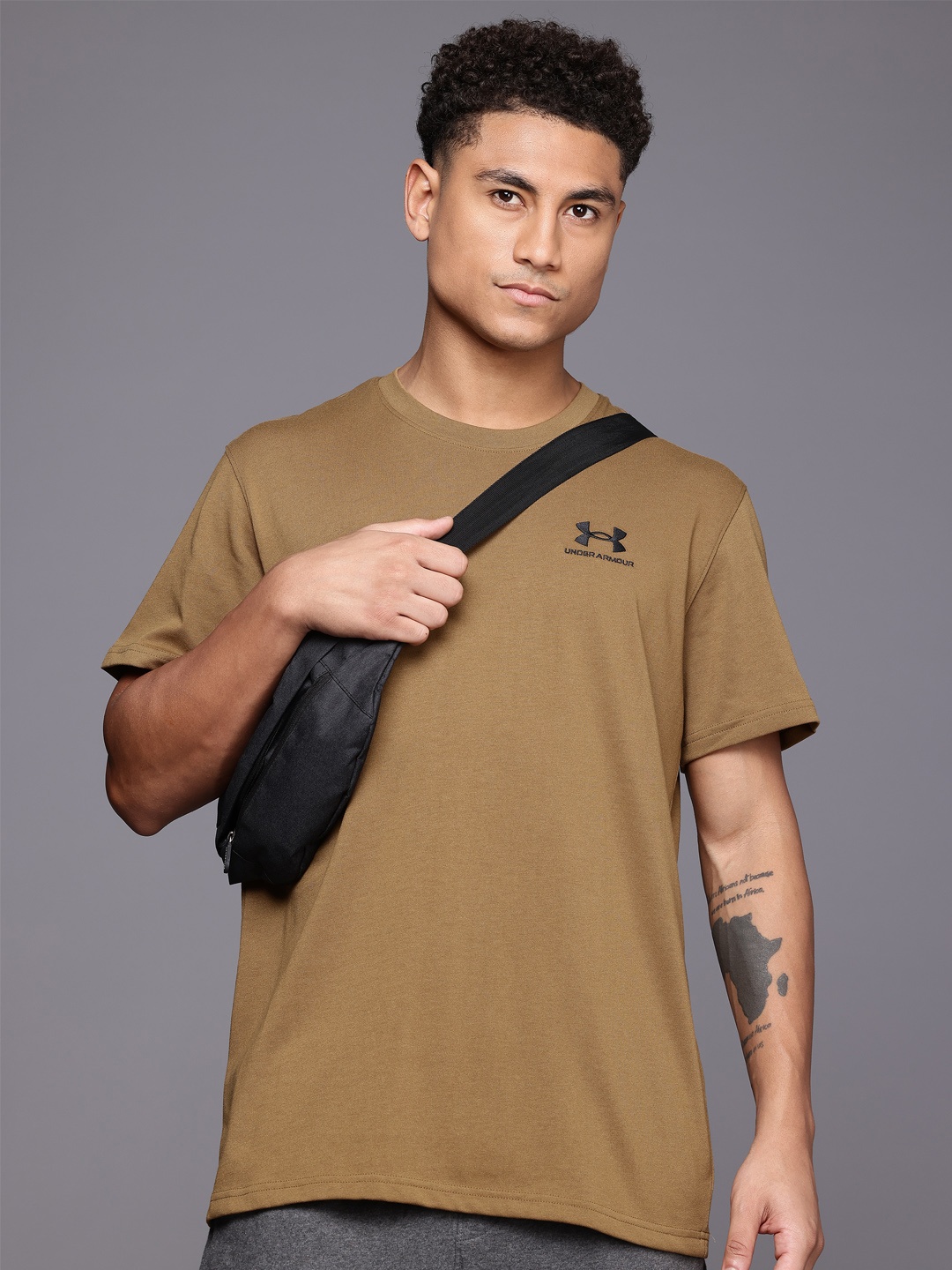 

UNDER ARMOUR Logo Embossed Training T-shirt, Brown