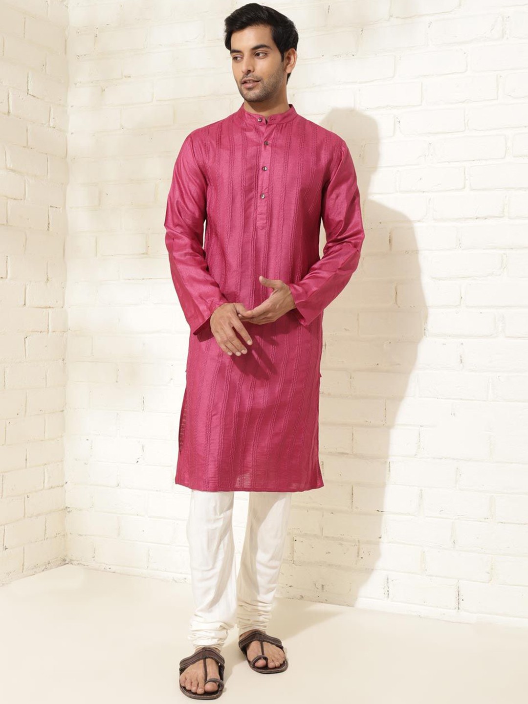 

Fabindia Mandarin Collar Thread Work Straight Kurta, Pink