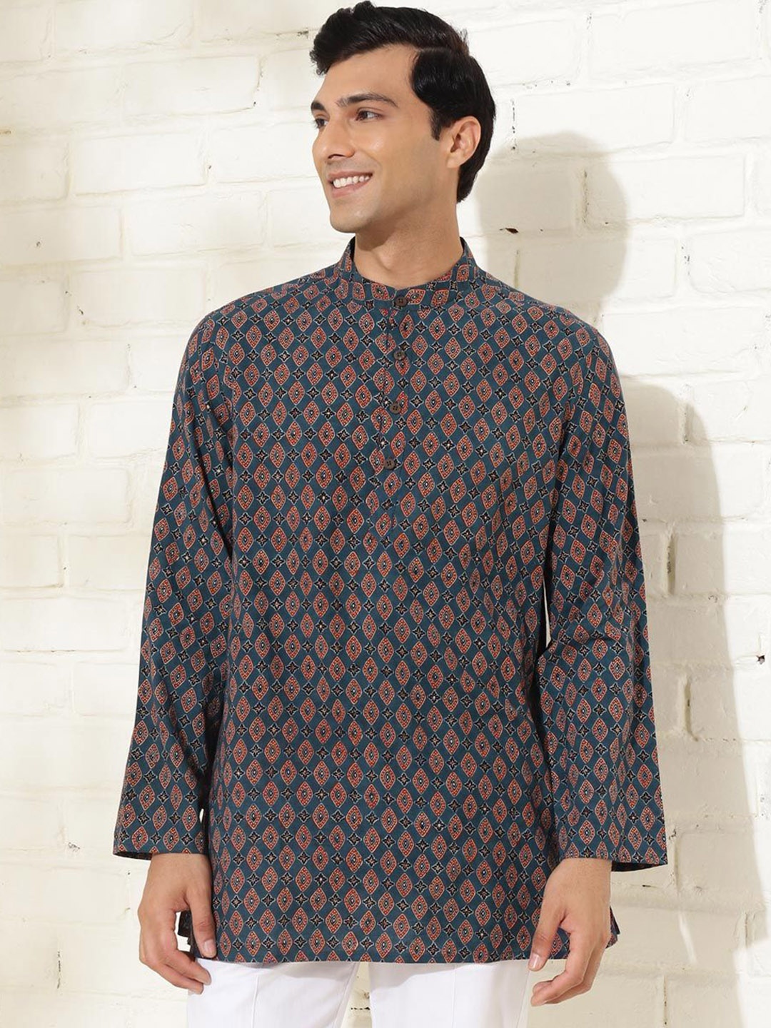 

Fabindia Ethnic Motifs Printed Mandarin Collar Cotton Straight Short Kurta, Blue