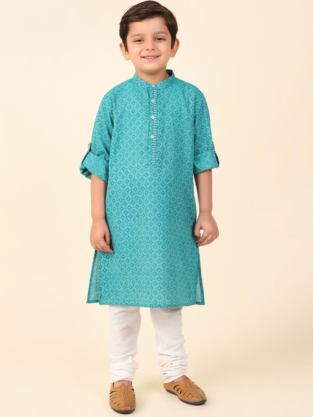 

Fabindia Boys Ethnic Motifs Printed Mandarin Collar Roll-Up Sleeves Cotton Straight Kurta, Teal