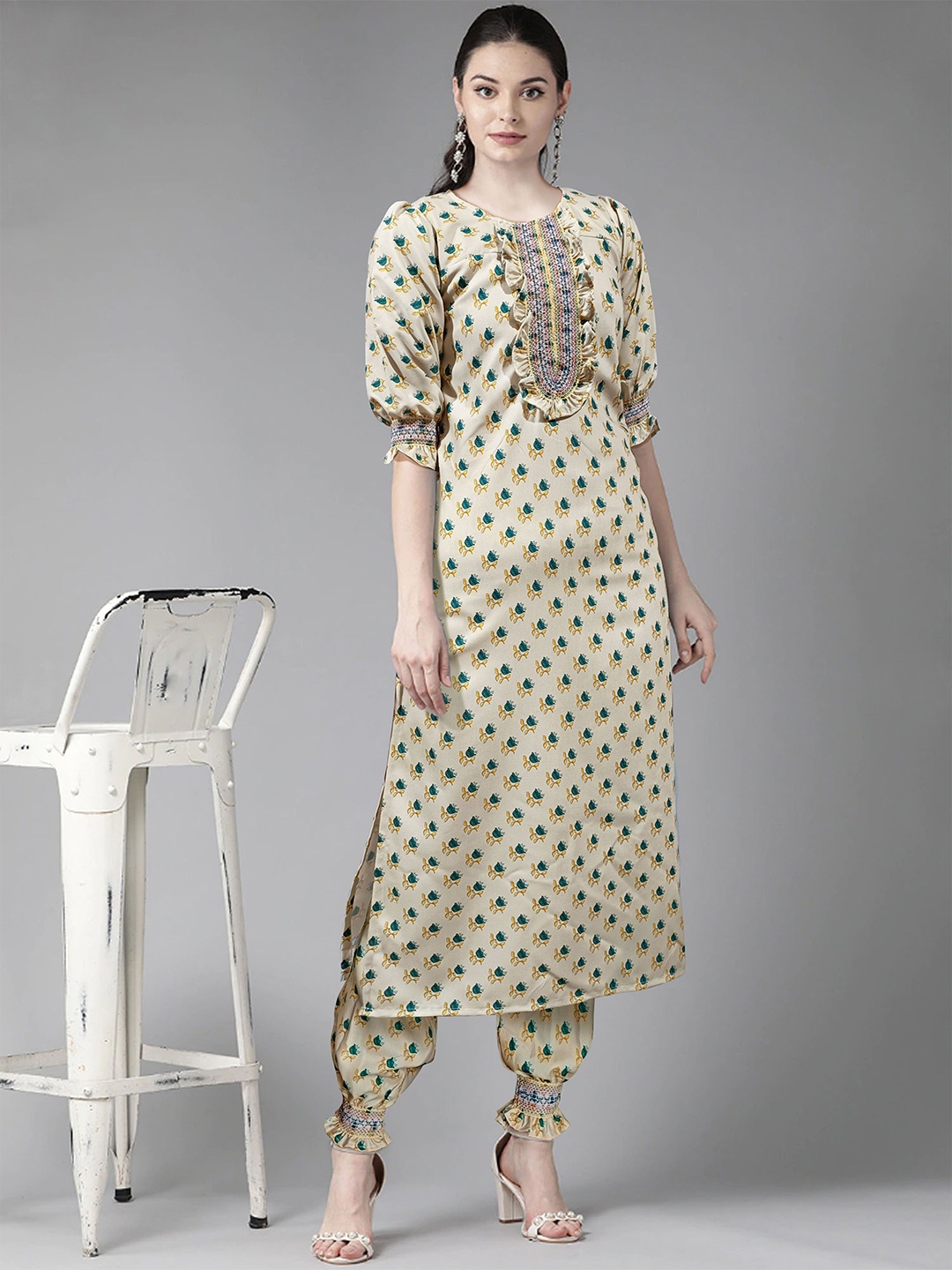 

Fashion Petals Floral Digital Printed Puffed Sleeves Thread Work Smoking Straight Kurta, Cream