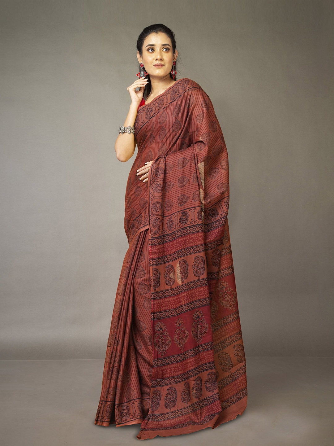 

Unnati Silks Ethnic Motifs Handloom Bagh Saree, Brown