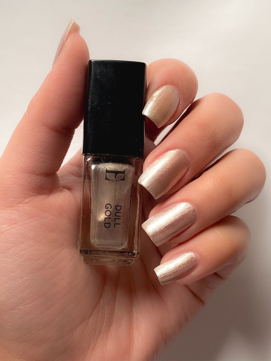 

ELLEMENT CO. Vegan Chip-Resistant Nail Lacquer 5 ml - Dull Gold