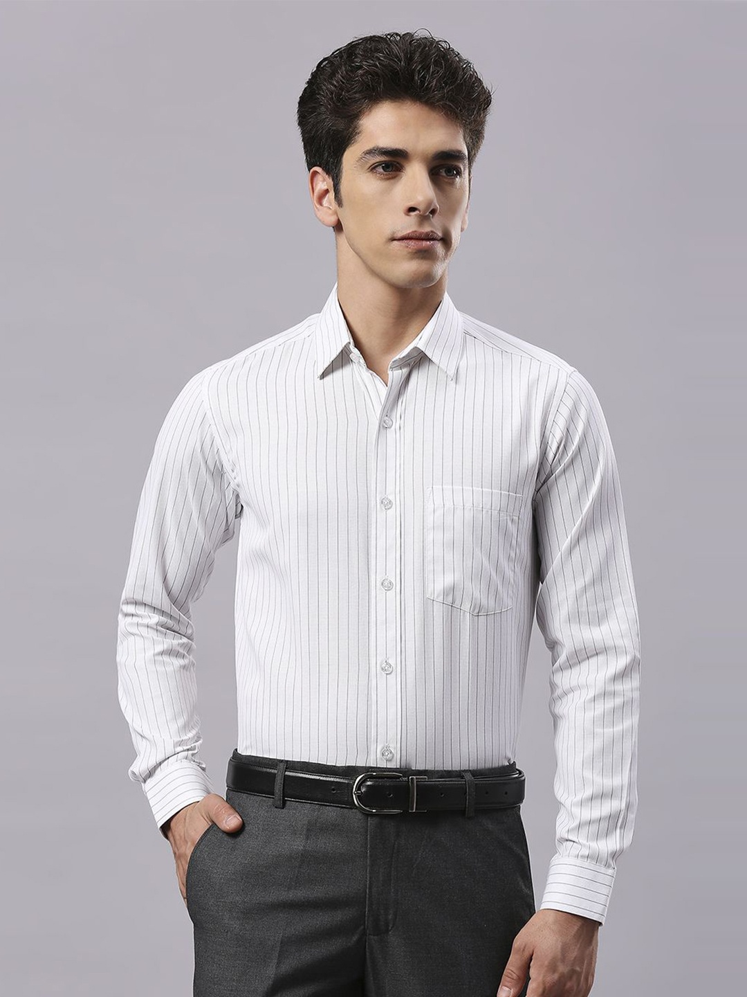 

Klub Fox Men Slim Fit Opaque Striped Formal Shirt, White