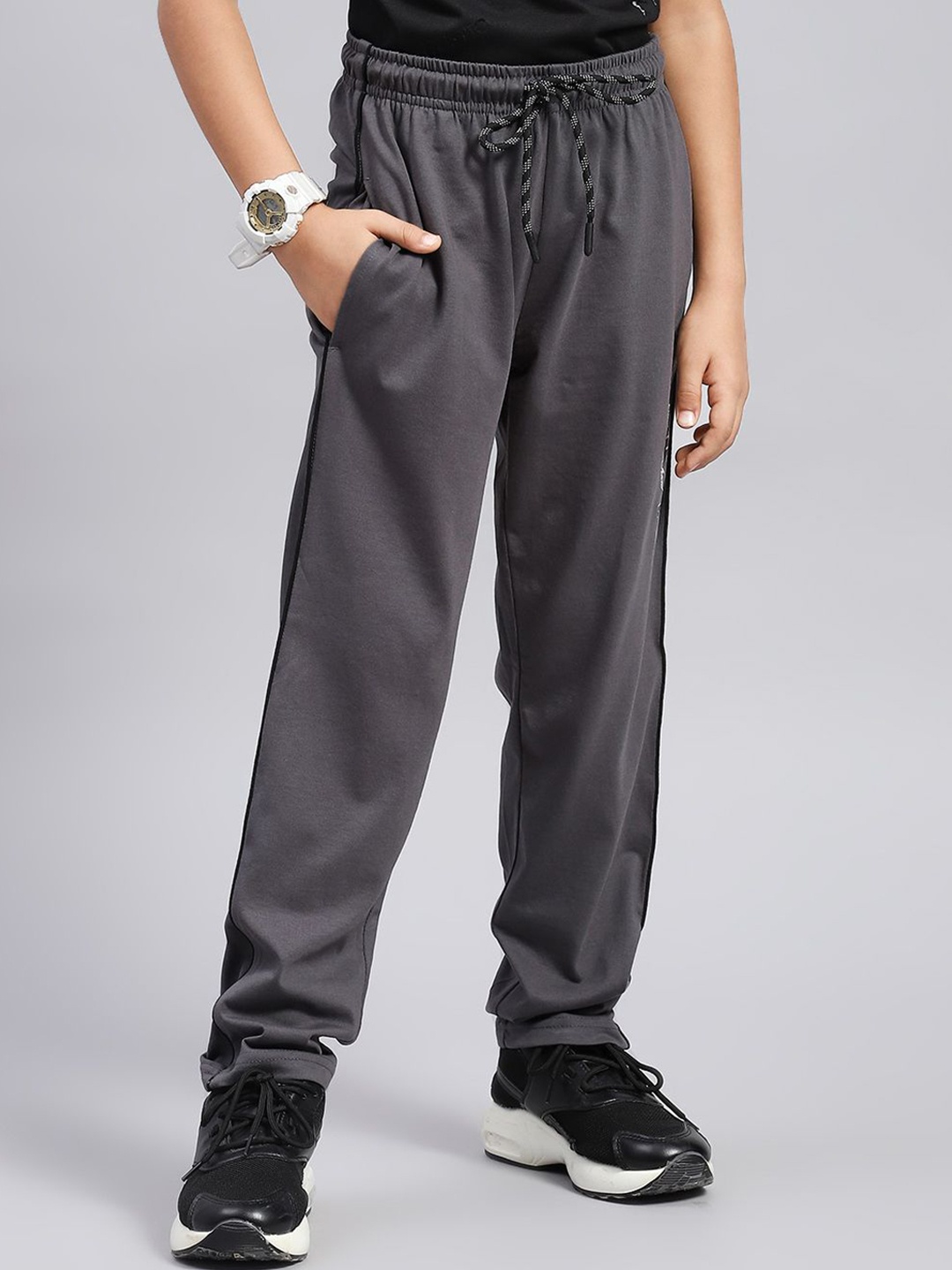 

Monte Carlo Boys Solid Mid Rise Track Pants, Grey