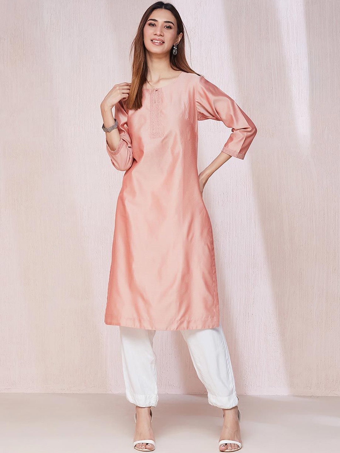 

Fabindia Keyhole Neck Thread Work Cotton Silk Straight Kurta, Peach