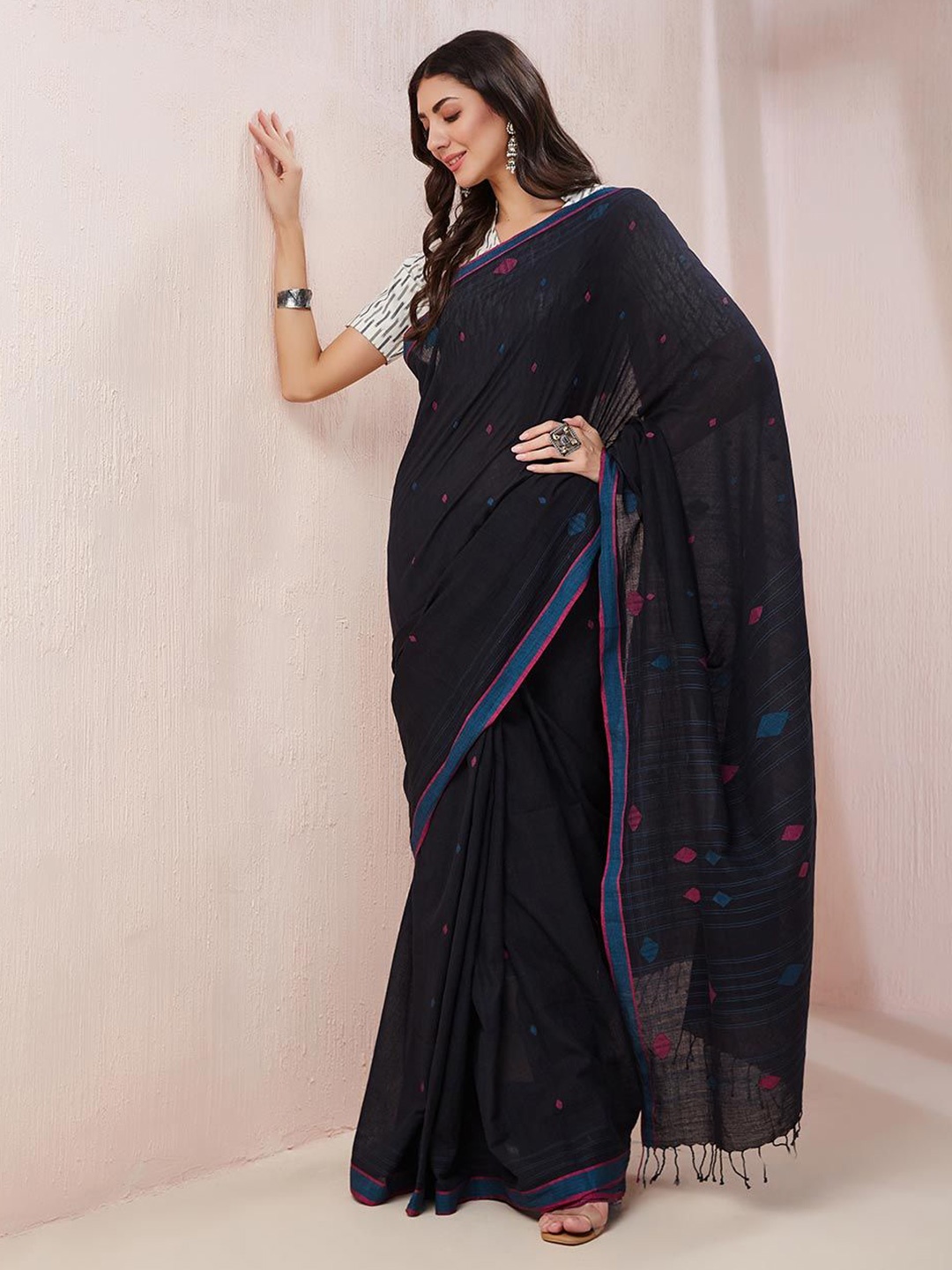 

Fabindia Woven Design Pure Cotton Saree, Black