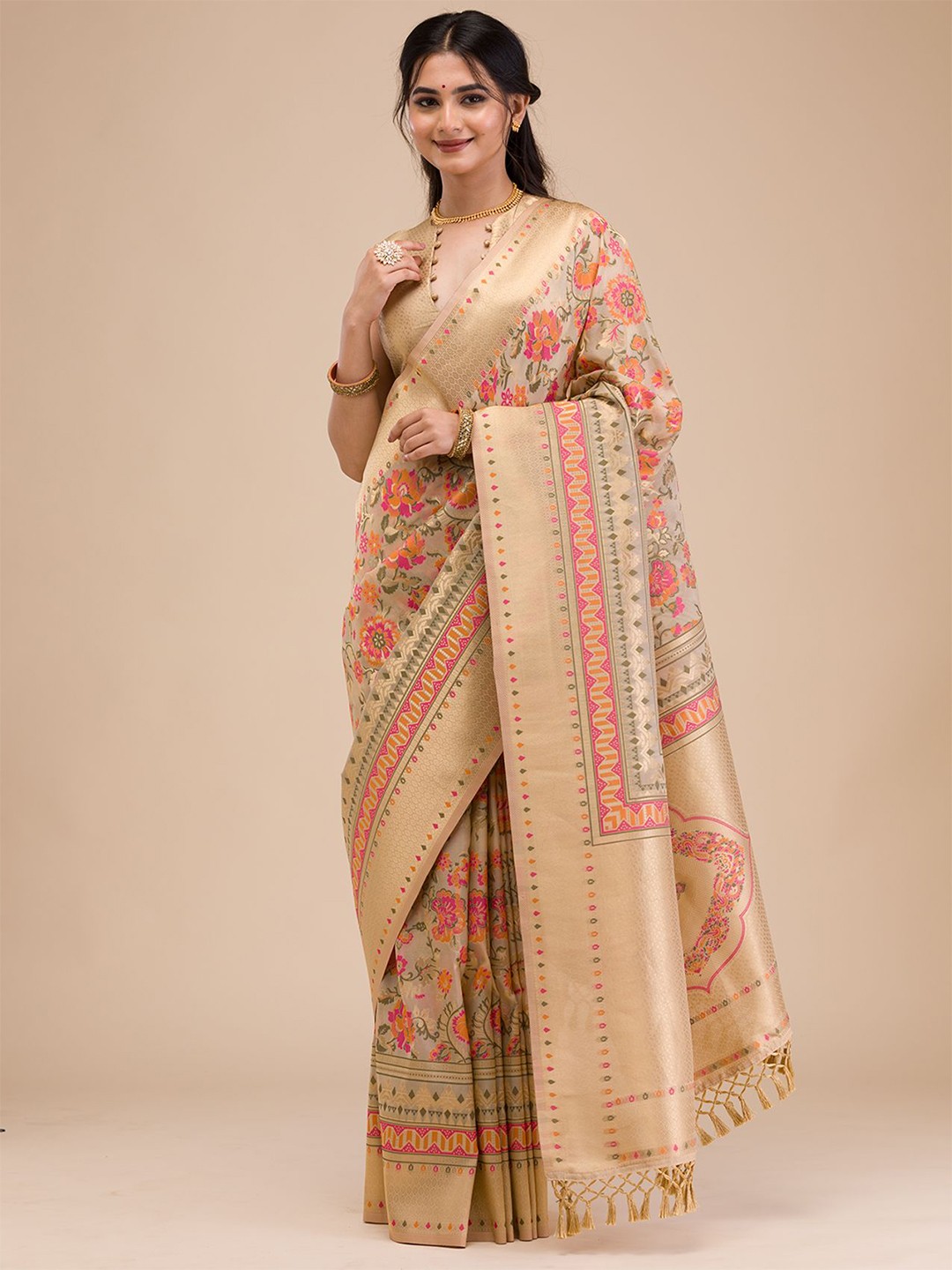 

Koskii Floral Zari Saree, Beige