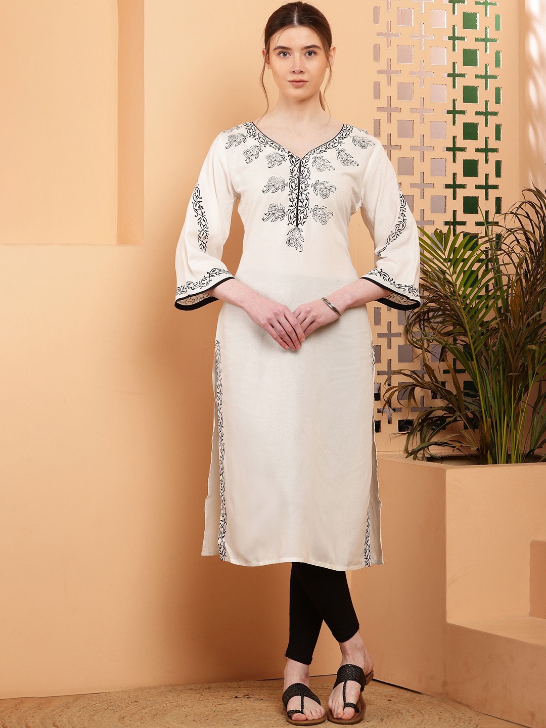 

Bhuja Floral Yoke Design Thread Work Straight Kurta, Off white