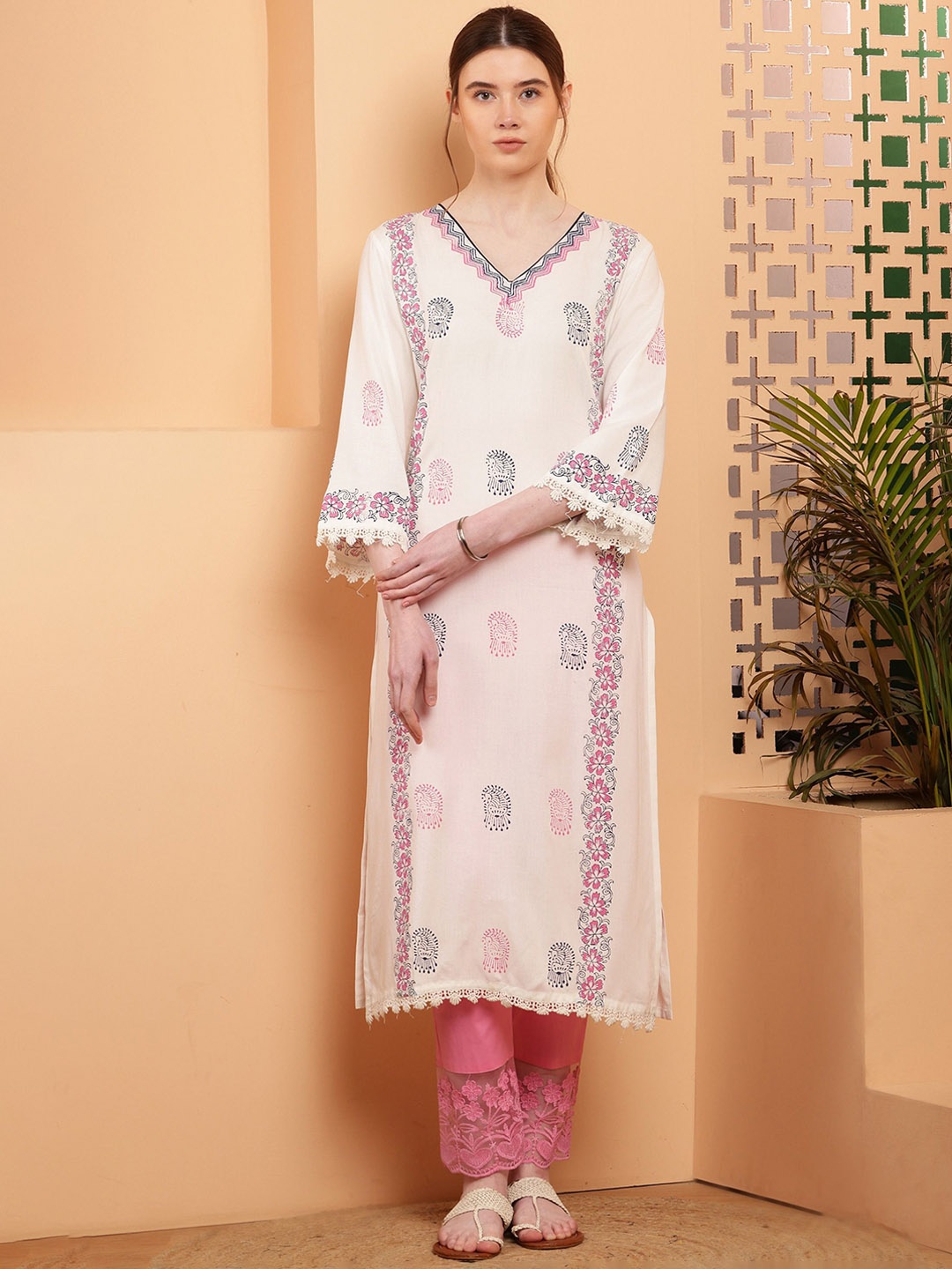 

Bhuja Ethnic Motifs Printed V-Neck Flared Sleeves A-Line Kurta, Off white