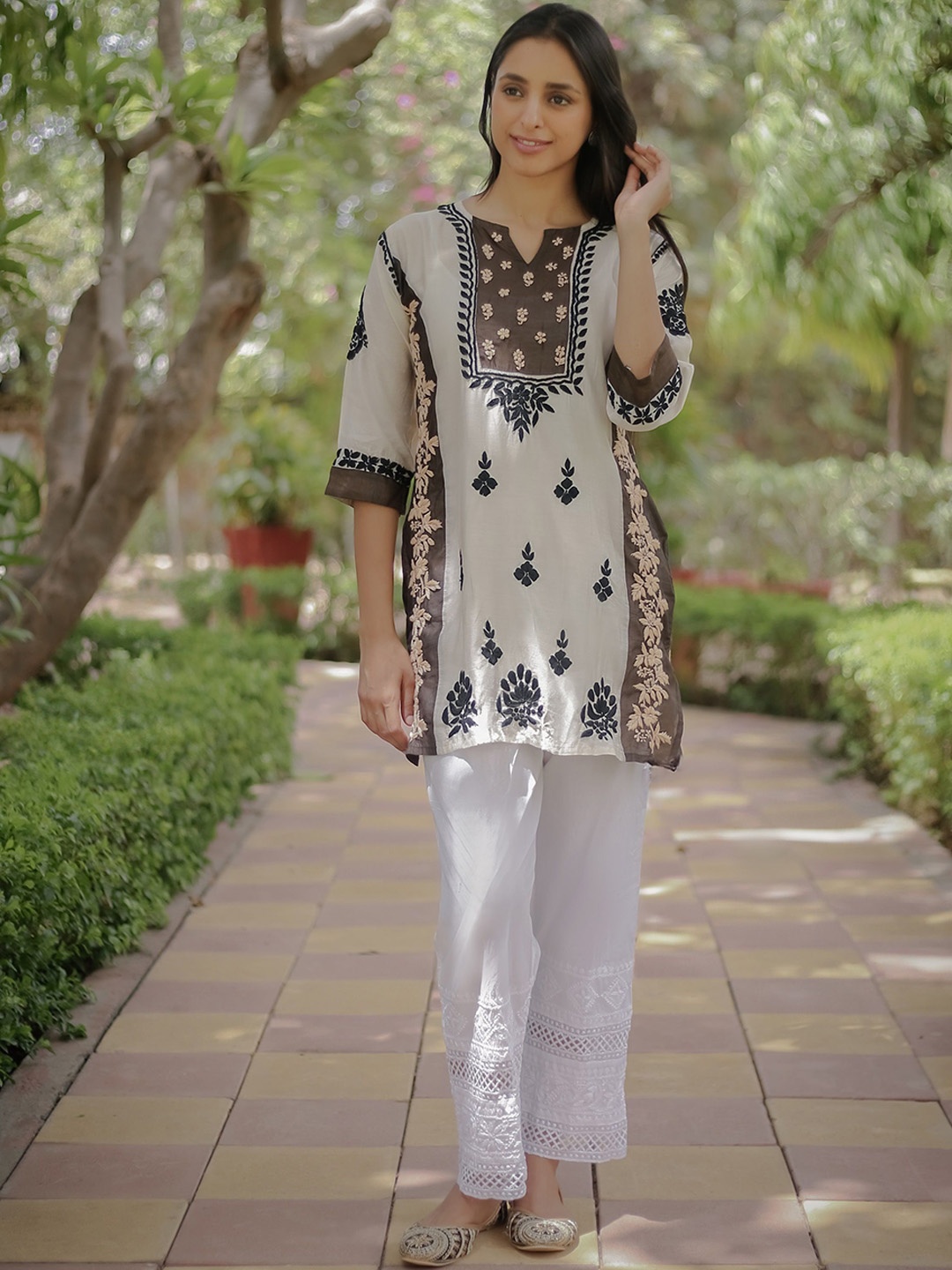 

HOUSE OF KARI Paisley Embroidered Chanderi Silk A-Line Kurta, White