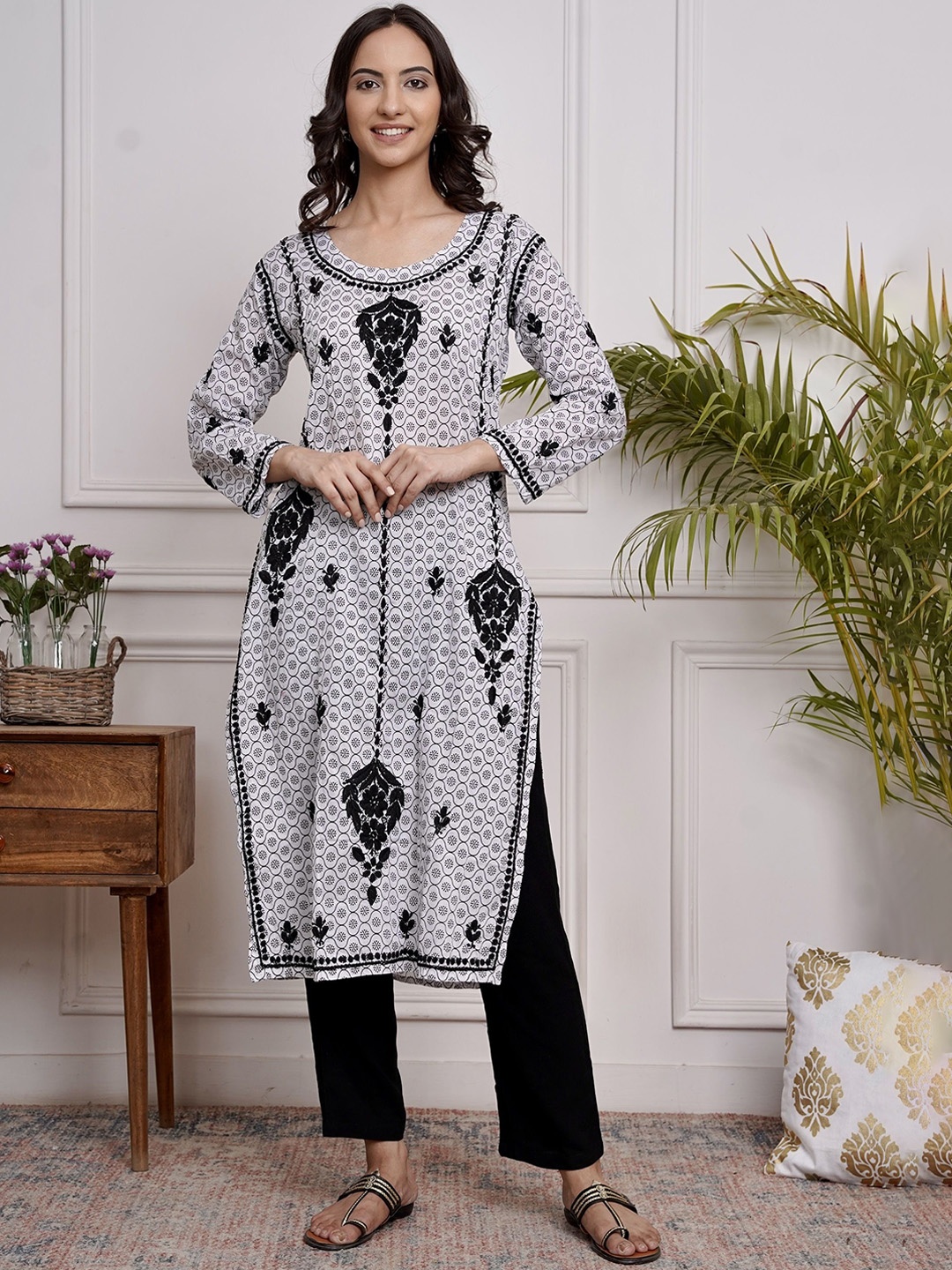 

HOUSE OF KARI Floral Printed Regular Sleeves Thread Work Pure Cotton Kurta, White