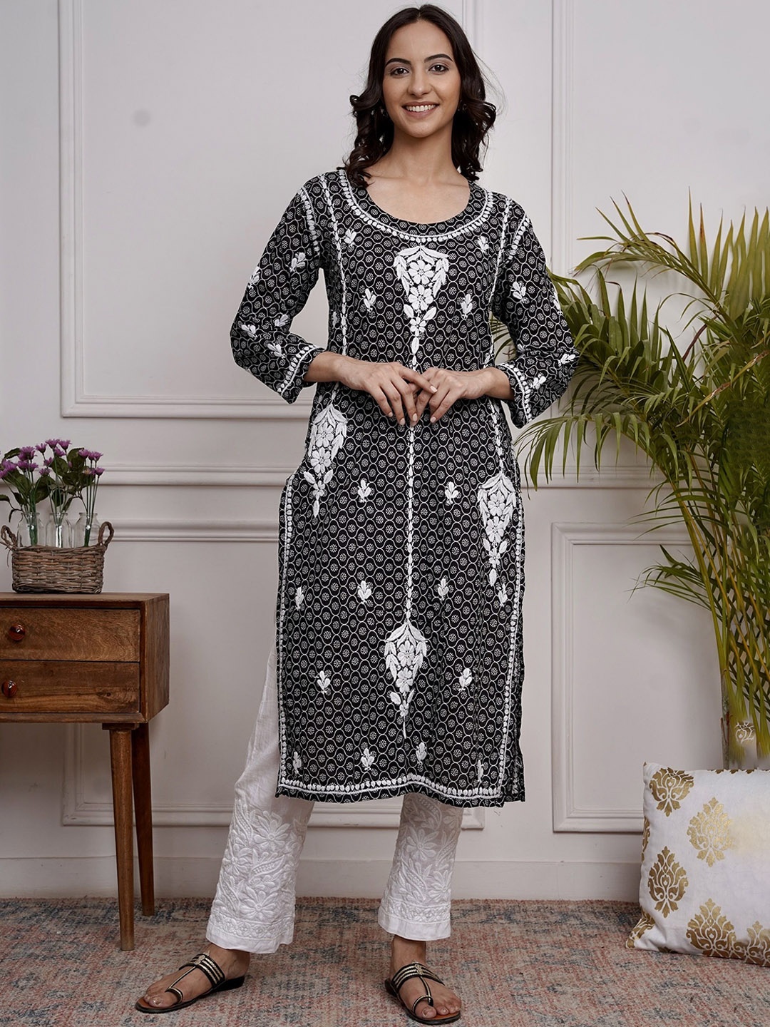 

HOUSE OF KARI Floral Printed Chikankari Cotton Straight Kurta, Black