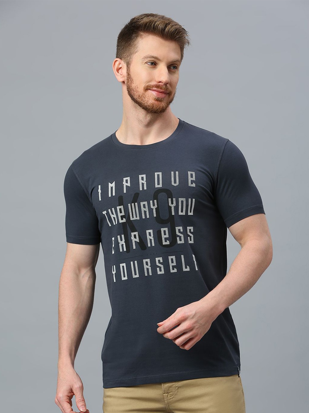Klub Fox Men Typography Printed Pockets T-shirt, Grey