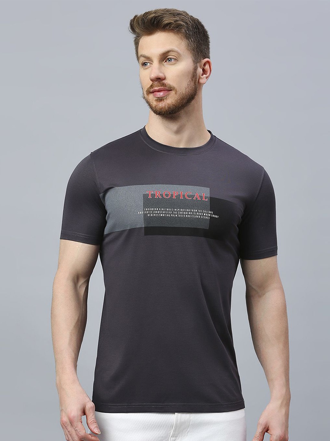 

Klub Fox Men Typography Printed Applique T-shirt, Grey