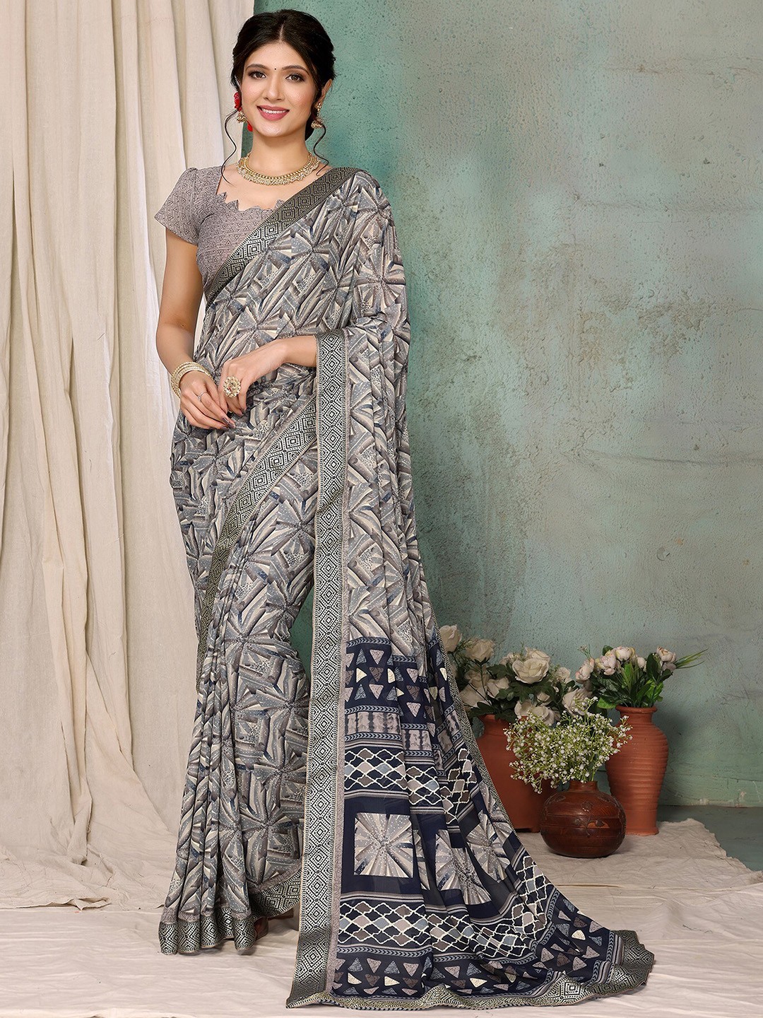 

KALINI Geometric Printed Saree, Grey