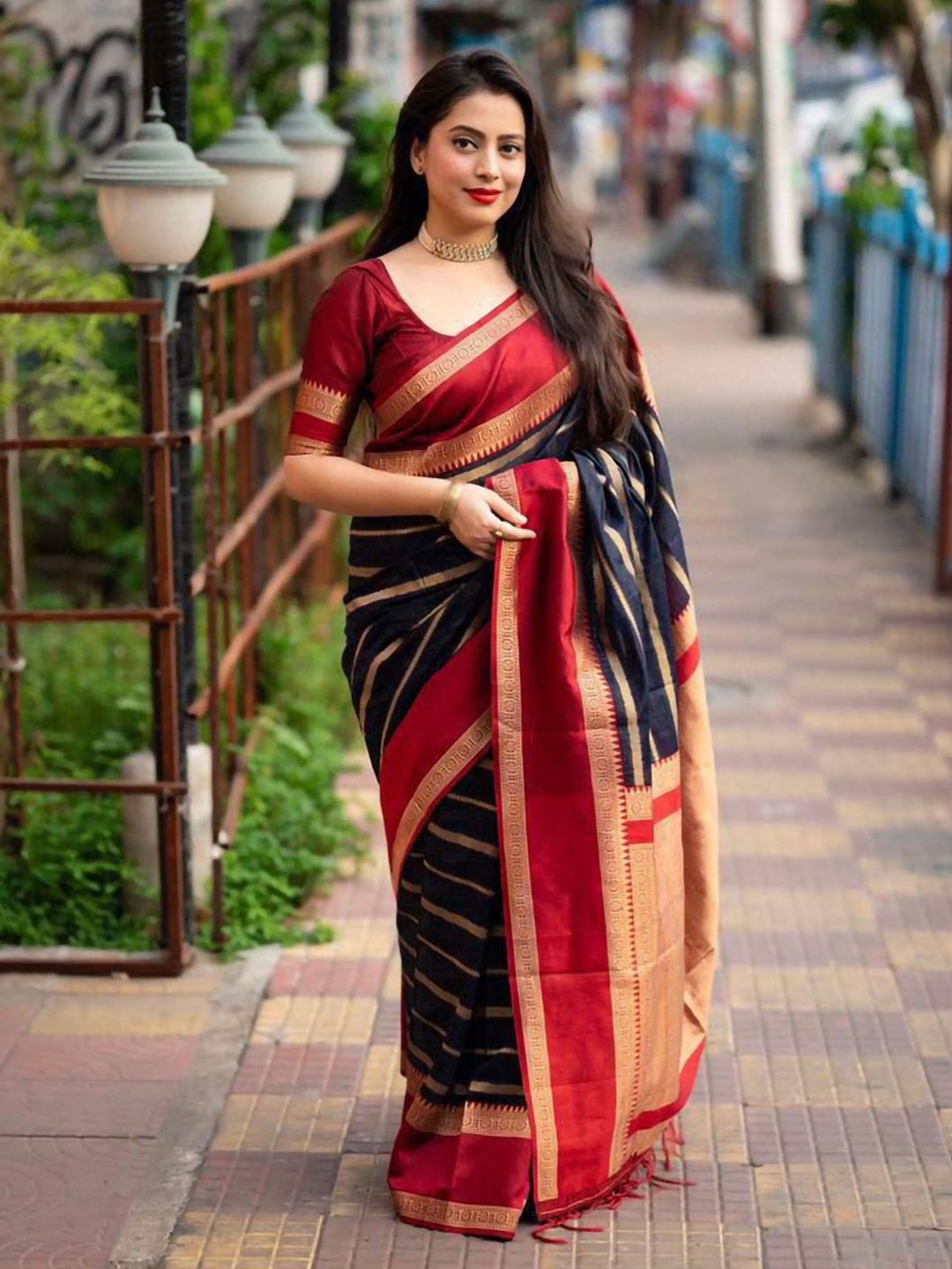 

KALINI Woven Design Zari Saree, Navy blue