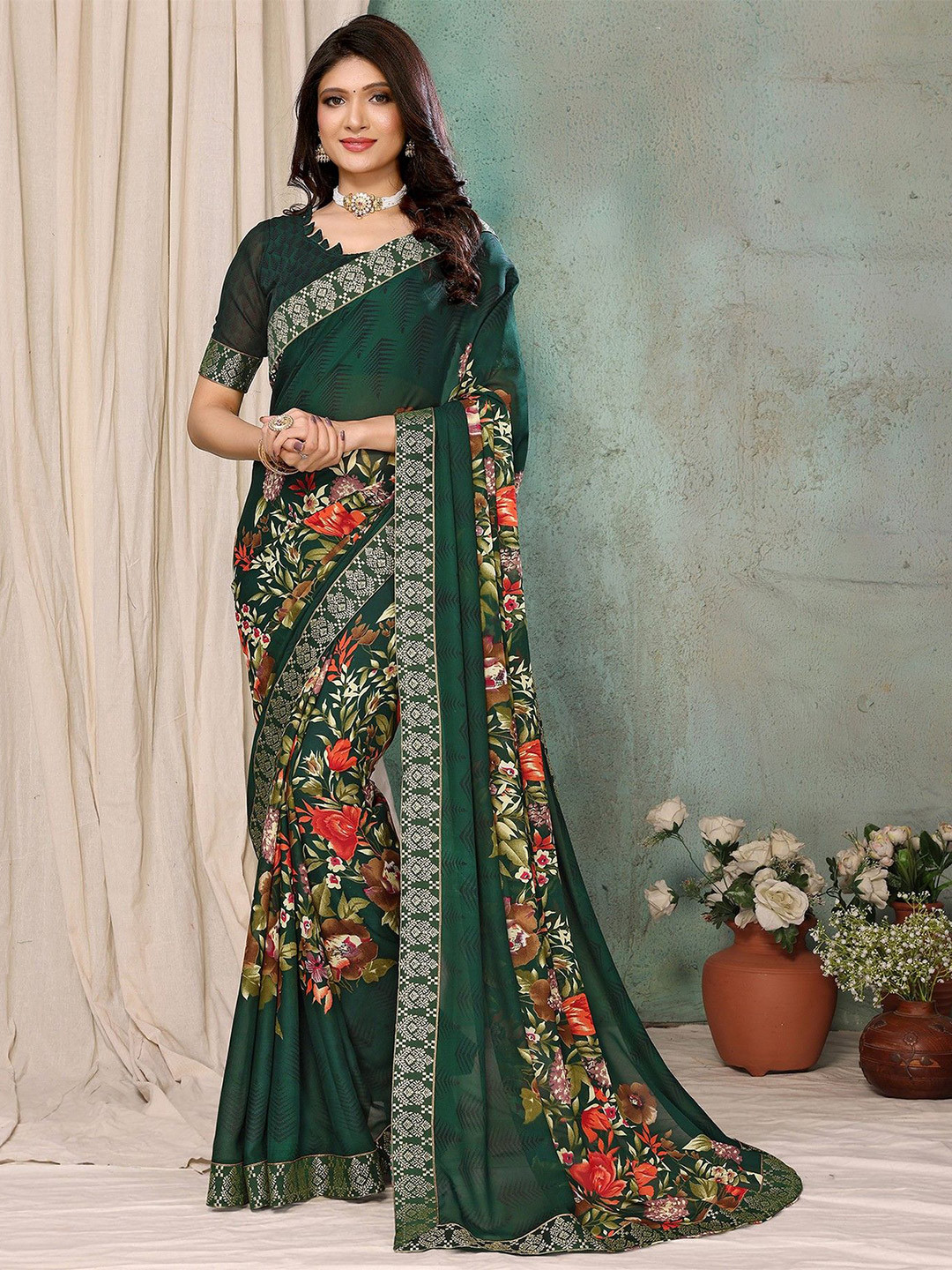 

KALINI Floral Printed Saree With Blouse Piece, Green