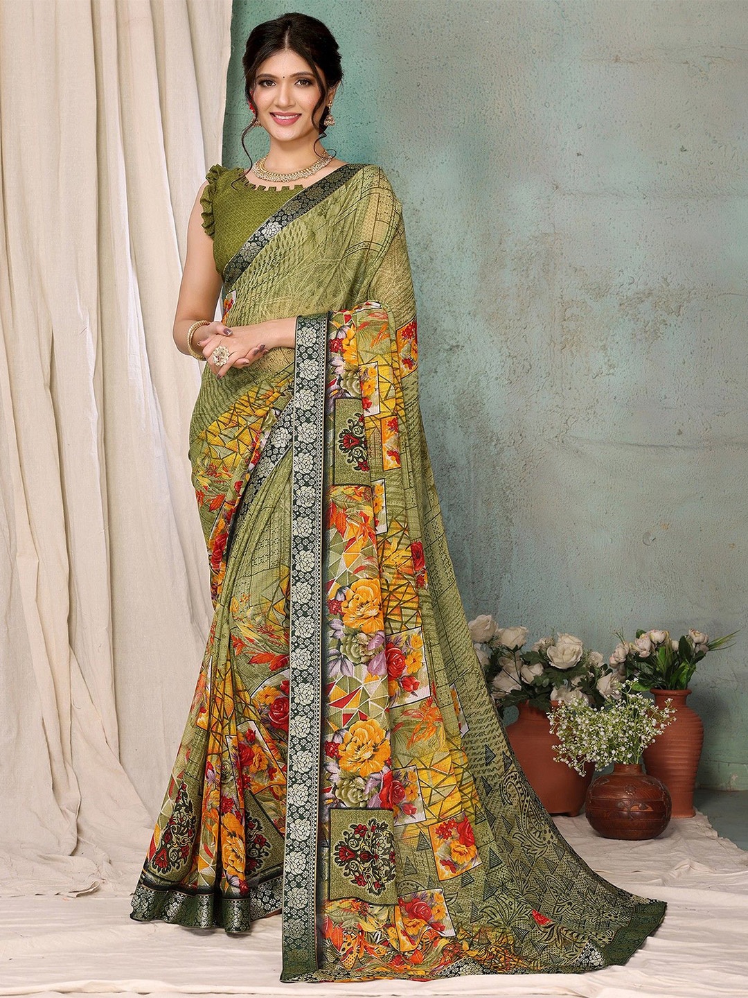 

KALINI Floral Printed Saree With Blouse Piece, Green