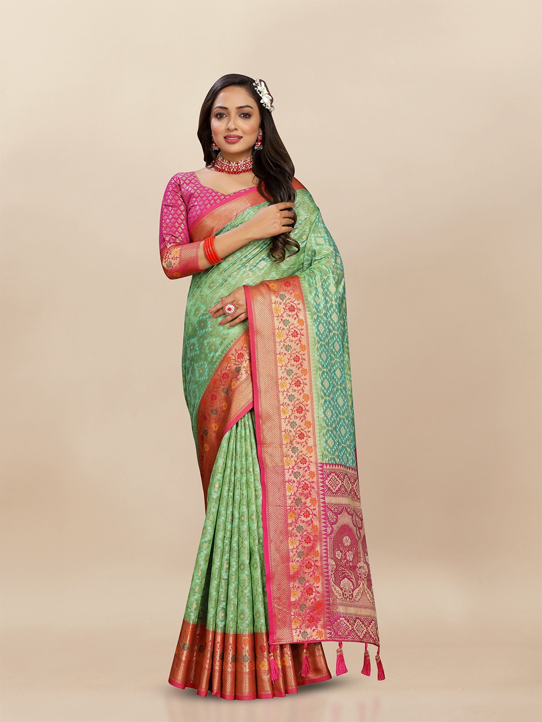 

Upalksh Woven Design Zari Organza Banarasi Saree, Lime green