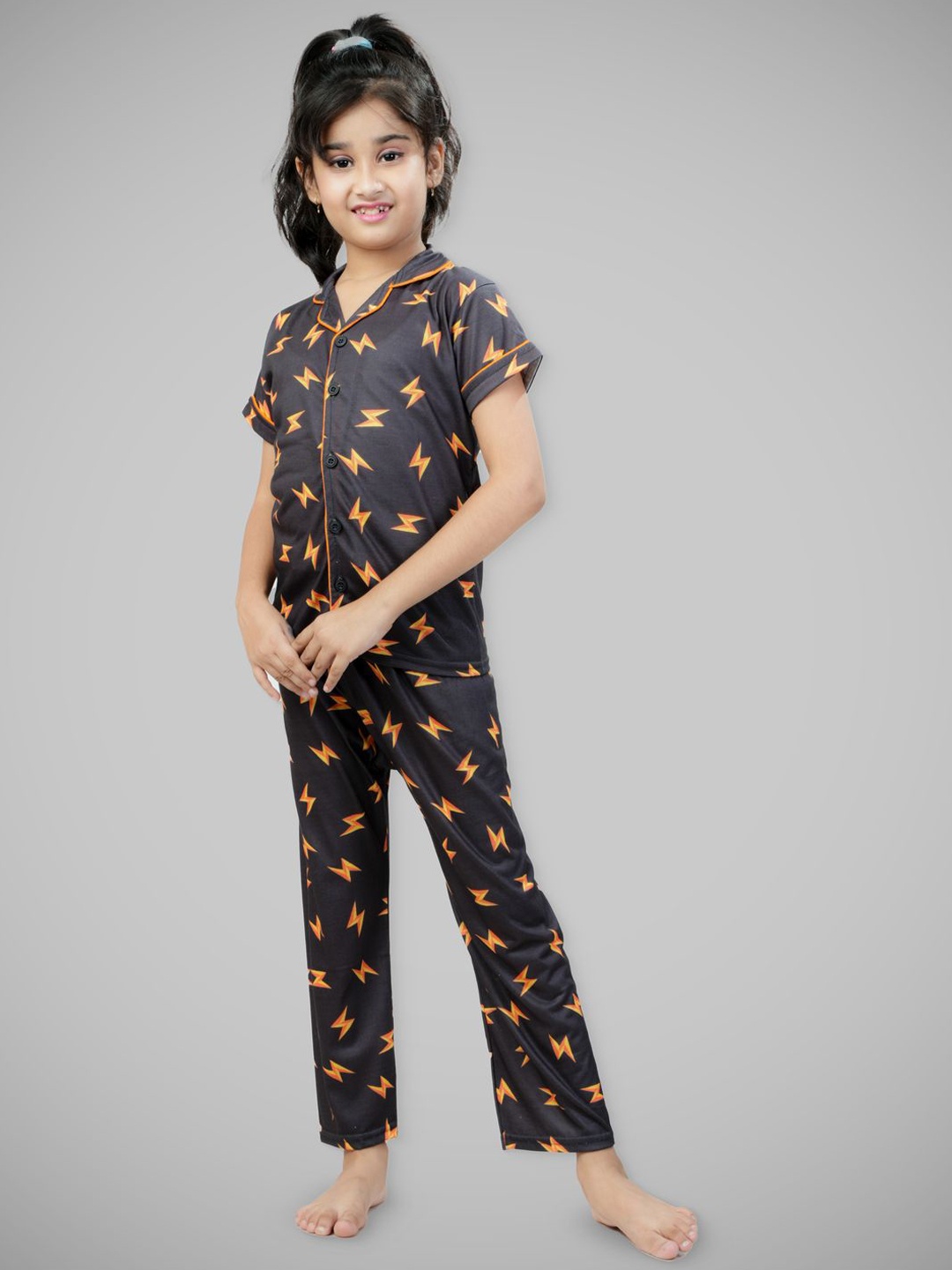 

BURBN Girls Printed Night suit, Black