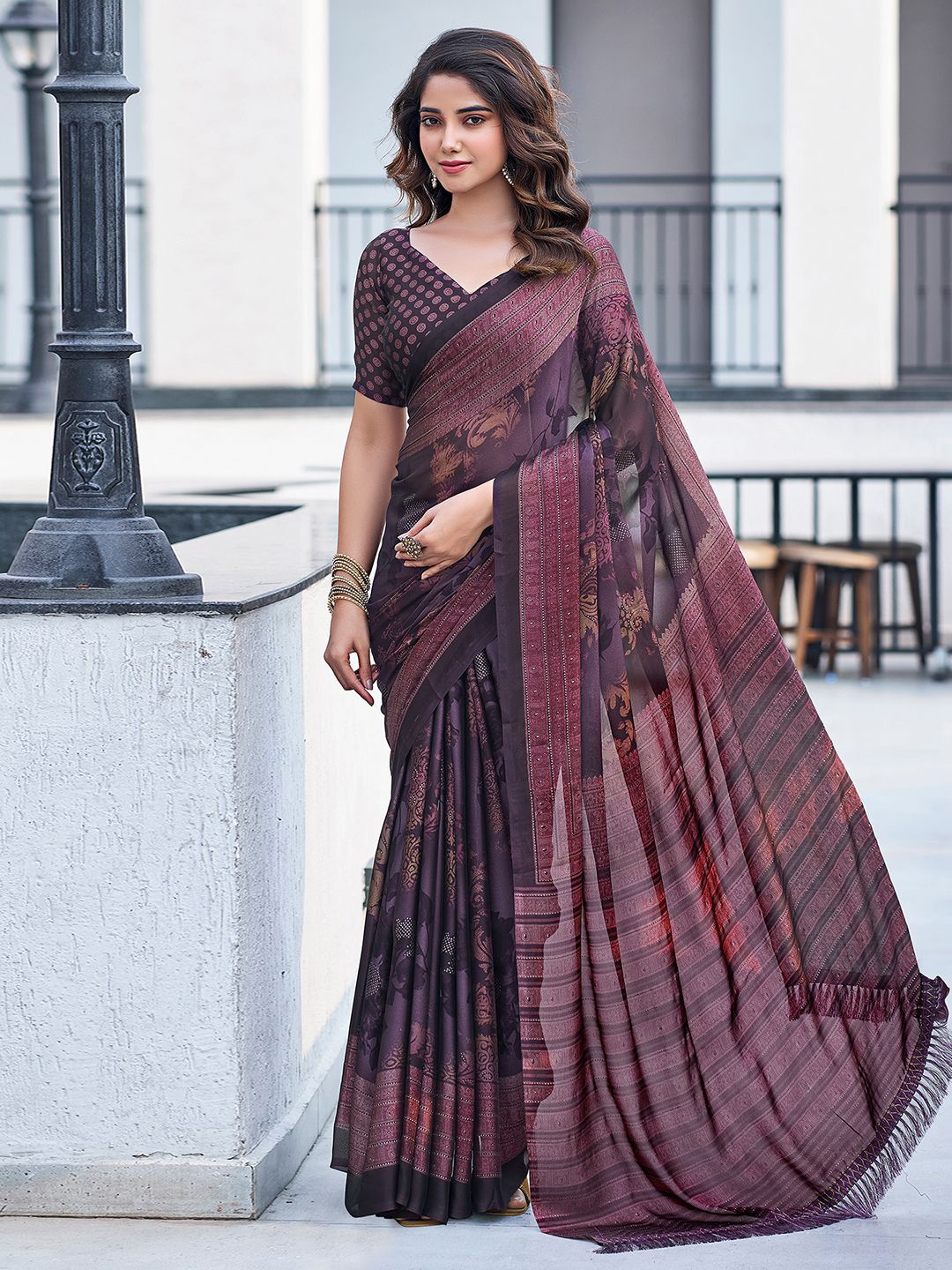 

Satrani Floral Zari Pure Georgette Saree, Burgundy