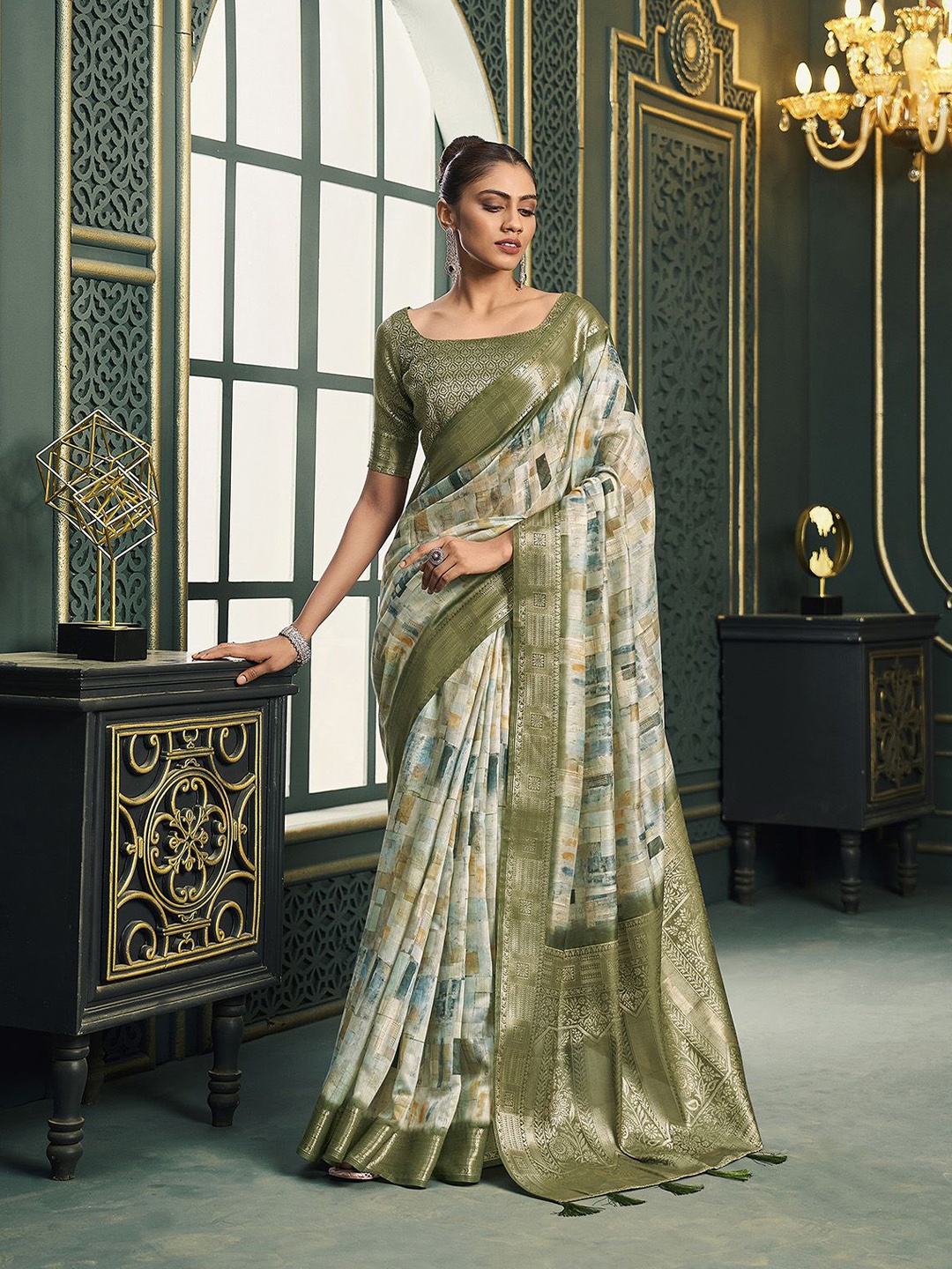 

elora Printed Pure Cotton Saree With Blouse Piece, Olive