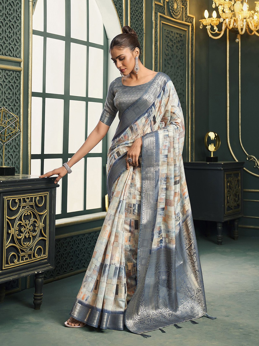 

elora Printed Pure Cotton Saree With Blouse Piece, Grey